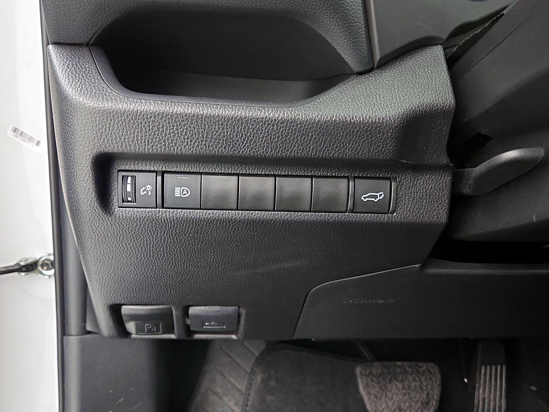 Thumbnail: 2025 Toyota RAV4 - 11