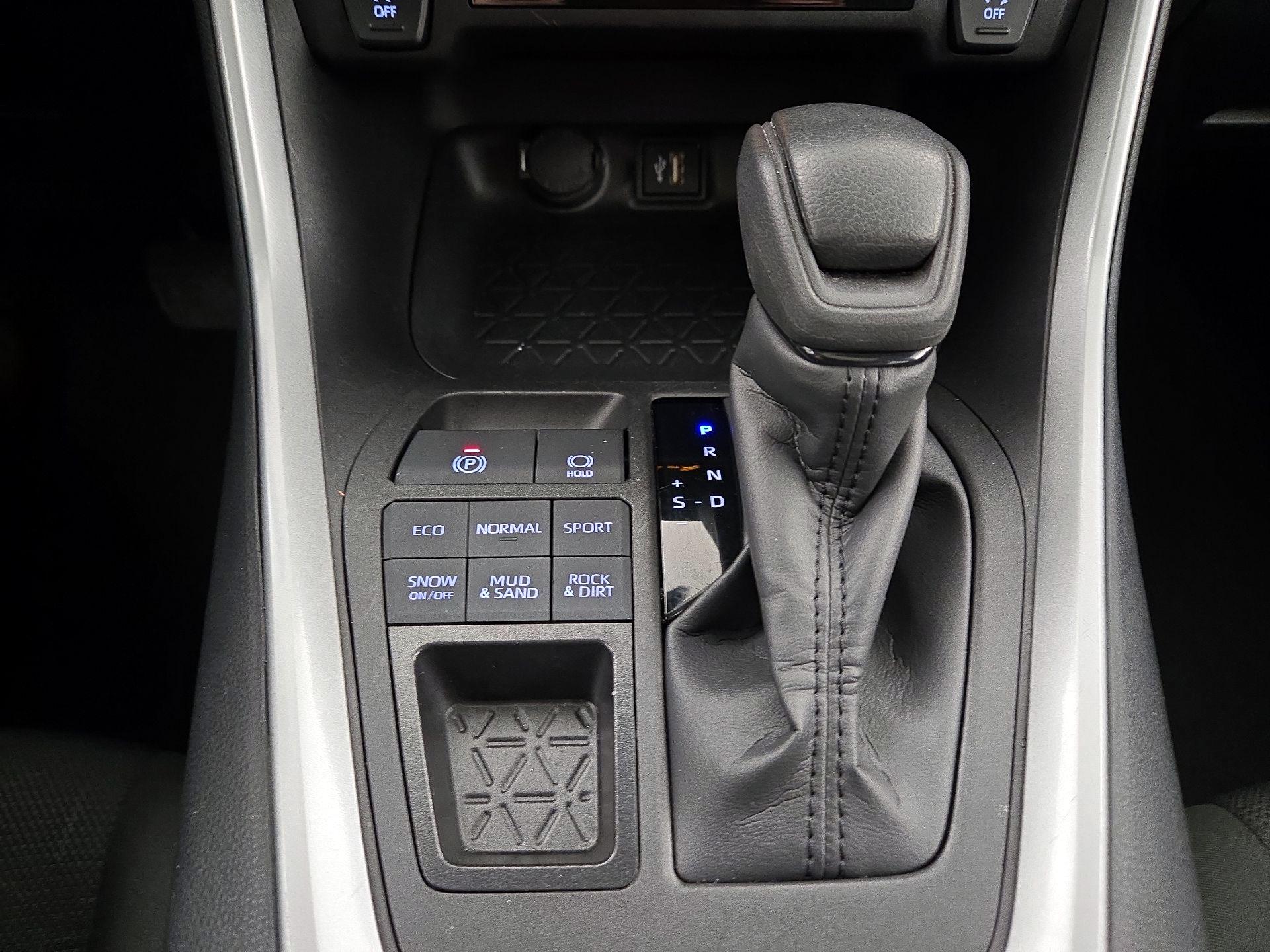 Thumbnail: 2025 Toyota RAV4 - 15