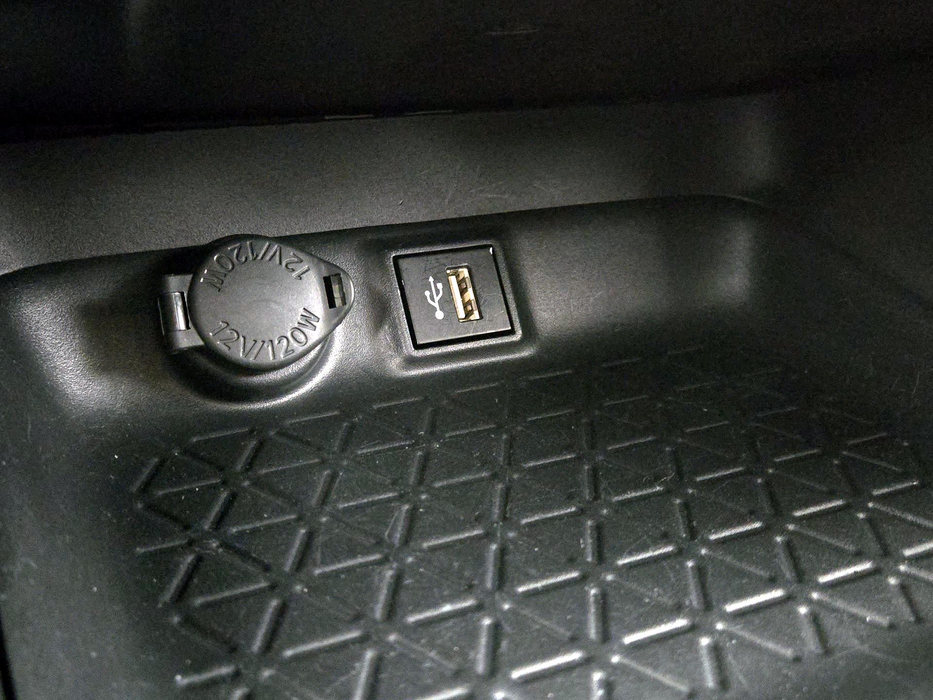 Thumbnail: 2025 Toyota RAV4 - 16