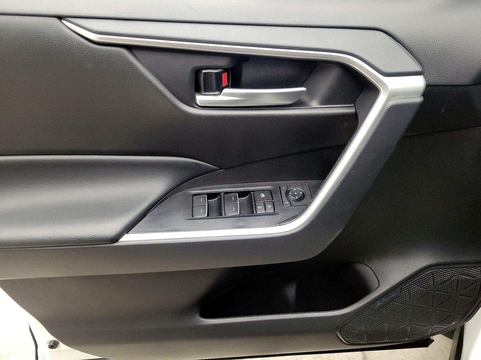 Thumbnail: 2025 Toyota RAV4 - 12