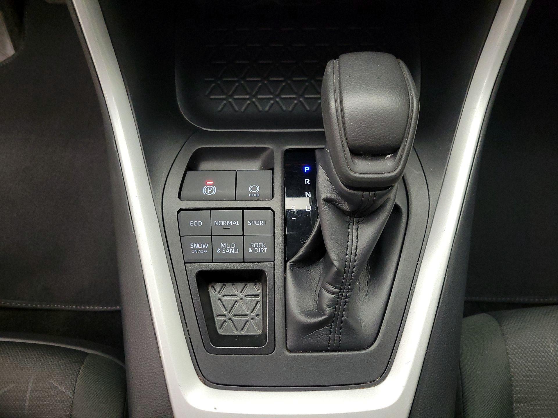 Thumbnail: 2025 Toyota RAV4 - 17