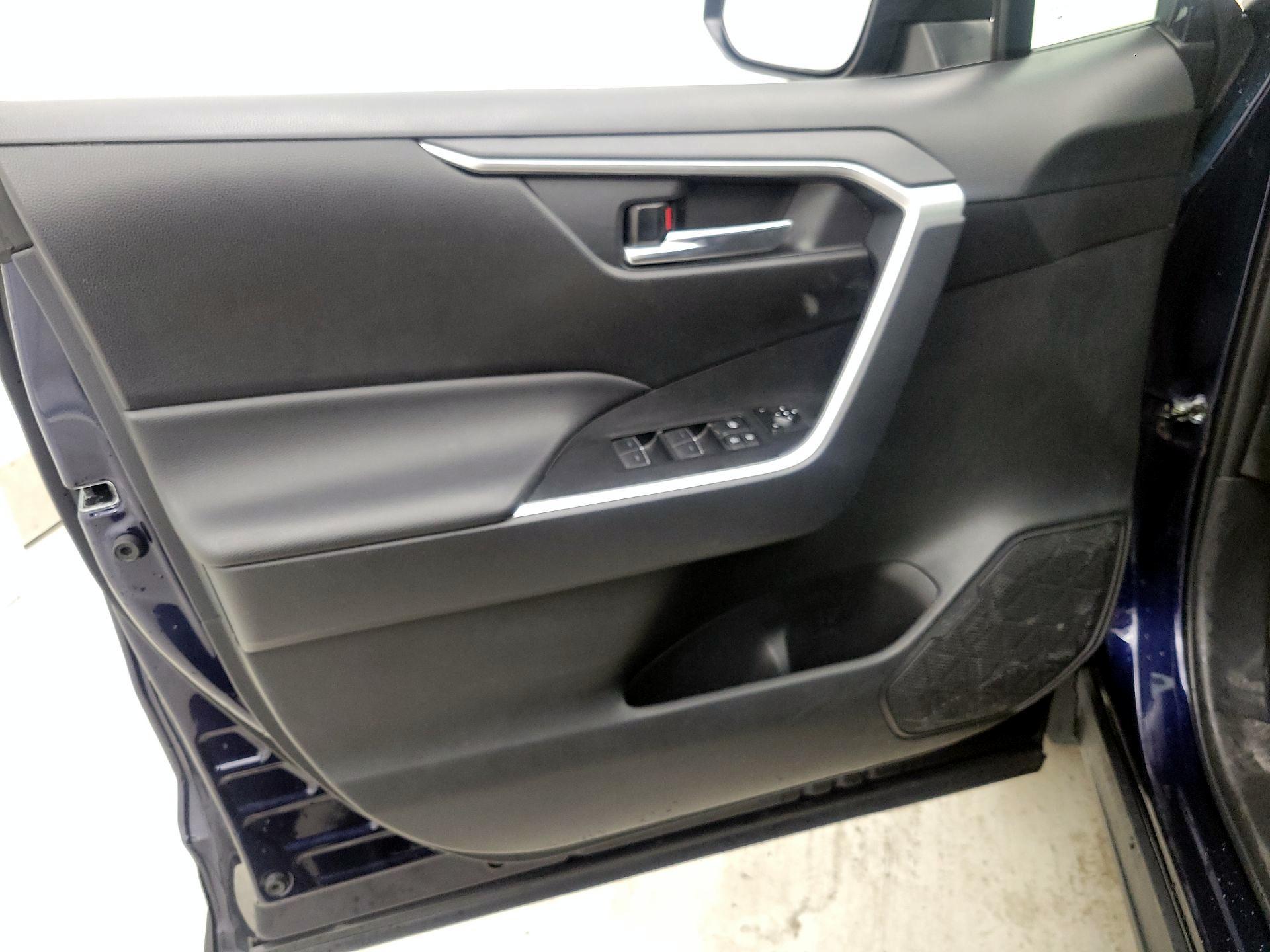 Thumbnail: 2025 Toyota RAV4 - 12