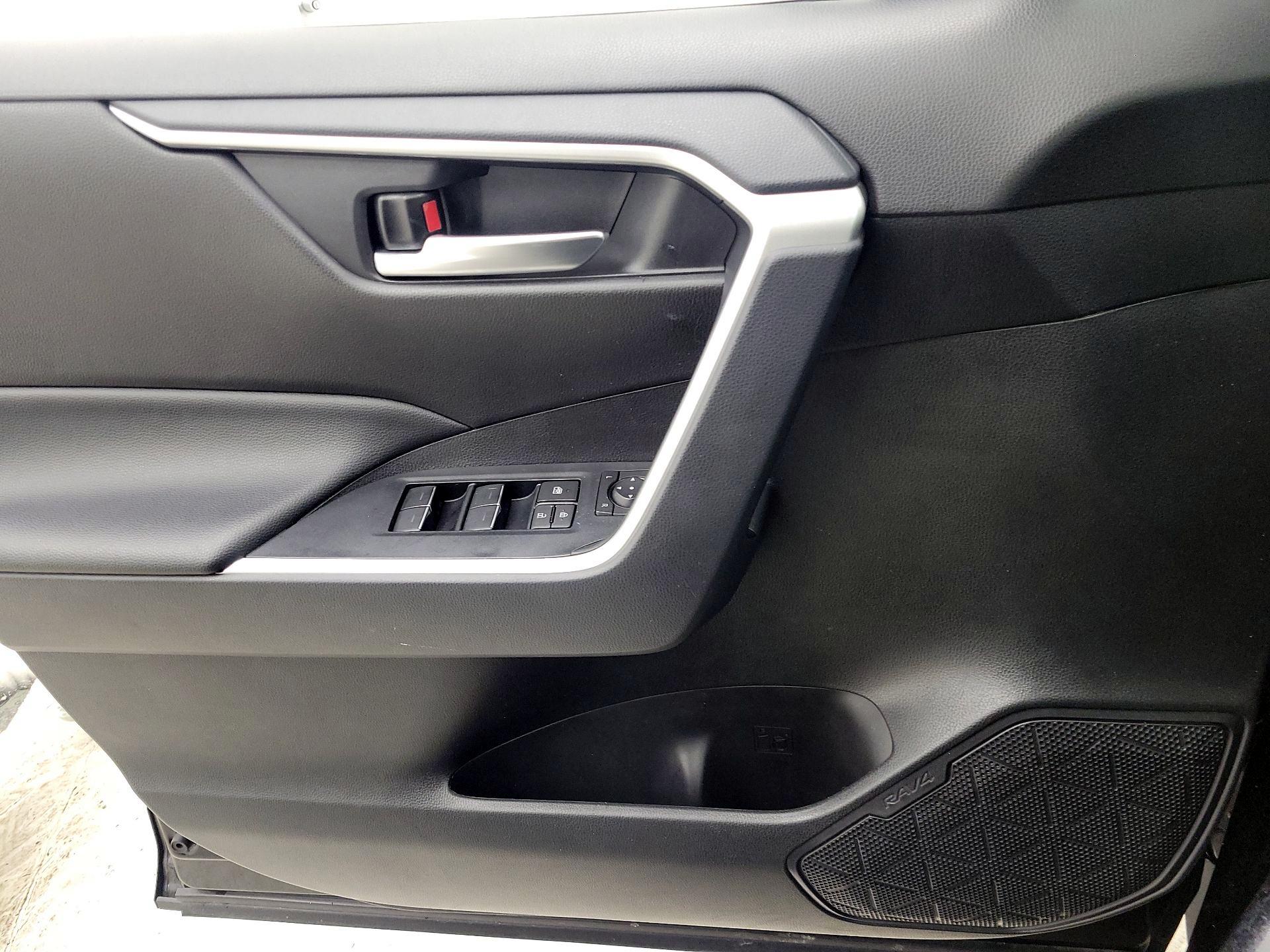 Thumbnail: 2025 Toyota RAV4 - 12