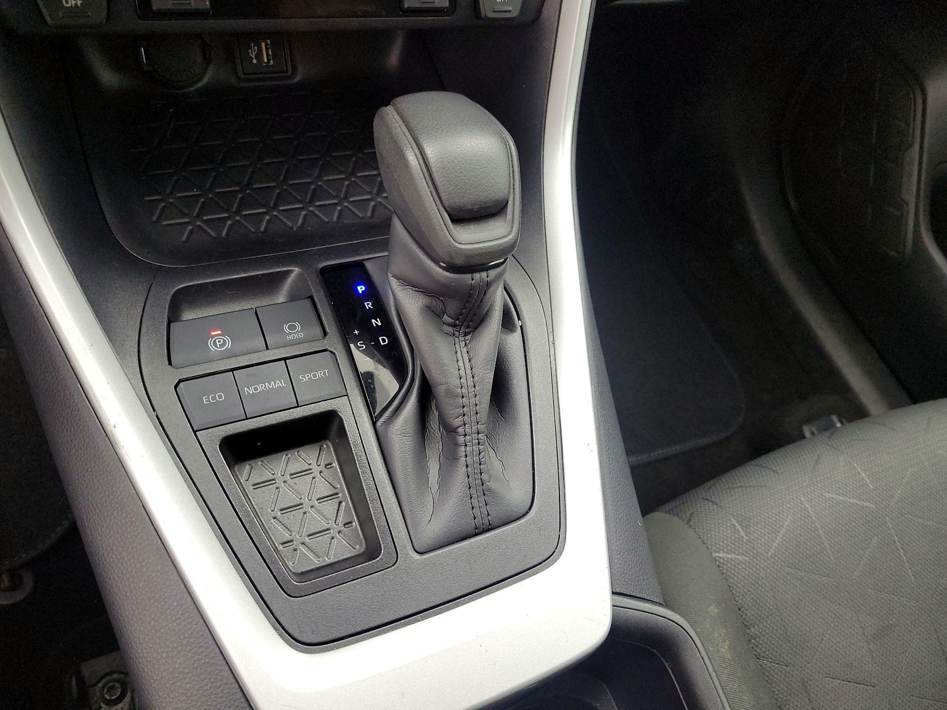 Thumbnail: 2025 Toyota RAV4 - 17