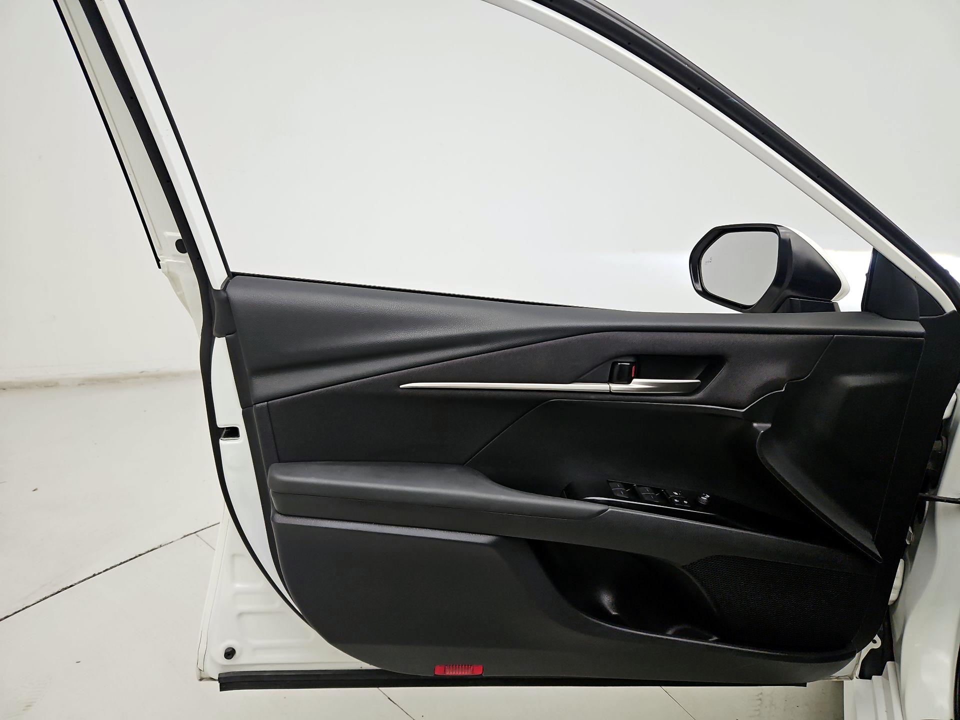 Thumbnail: 2025 Toyota Camry - 12