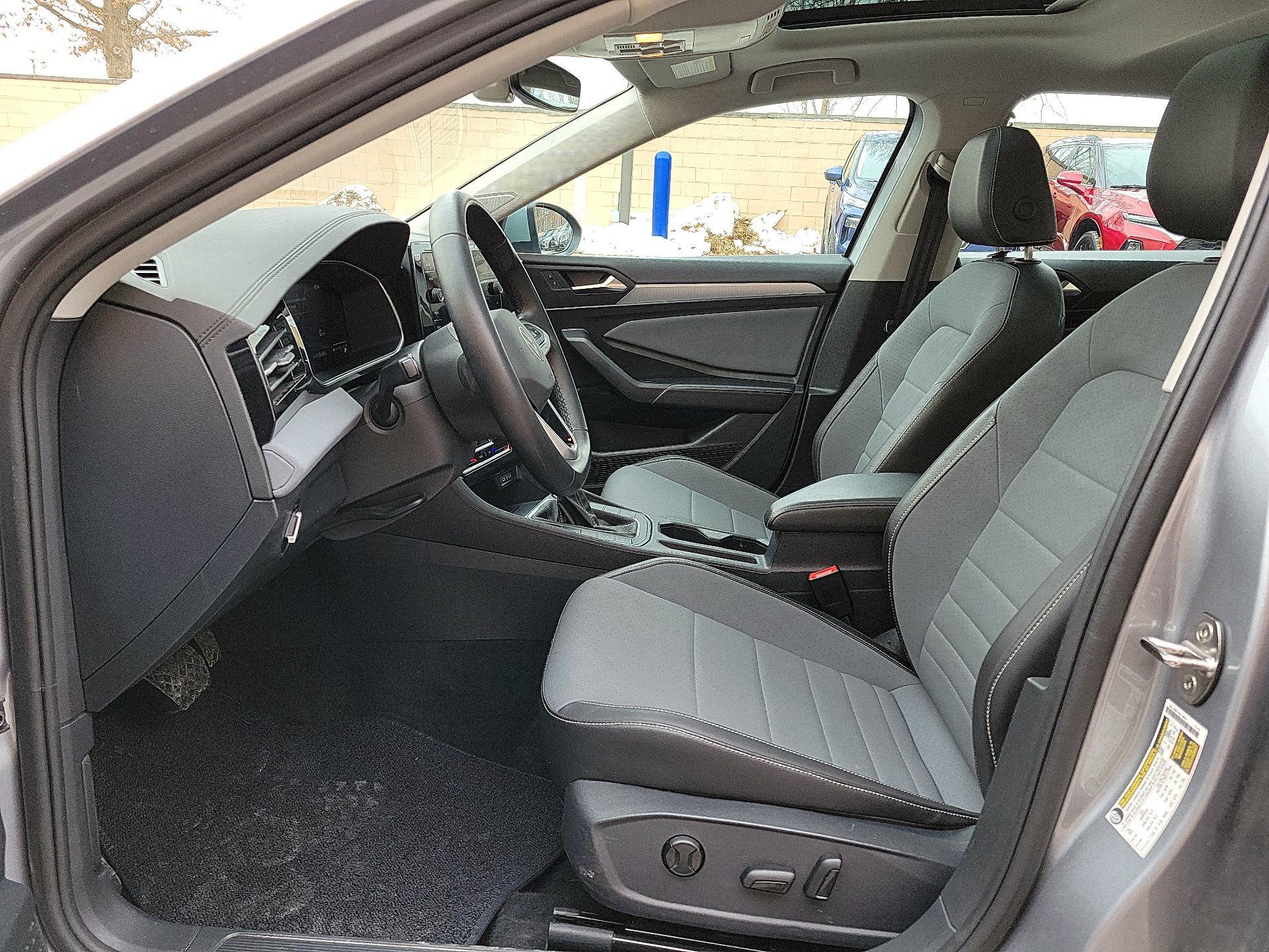 Thumbnail: 2025 Volkswagen Jetta - 9