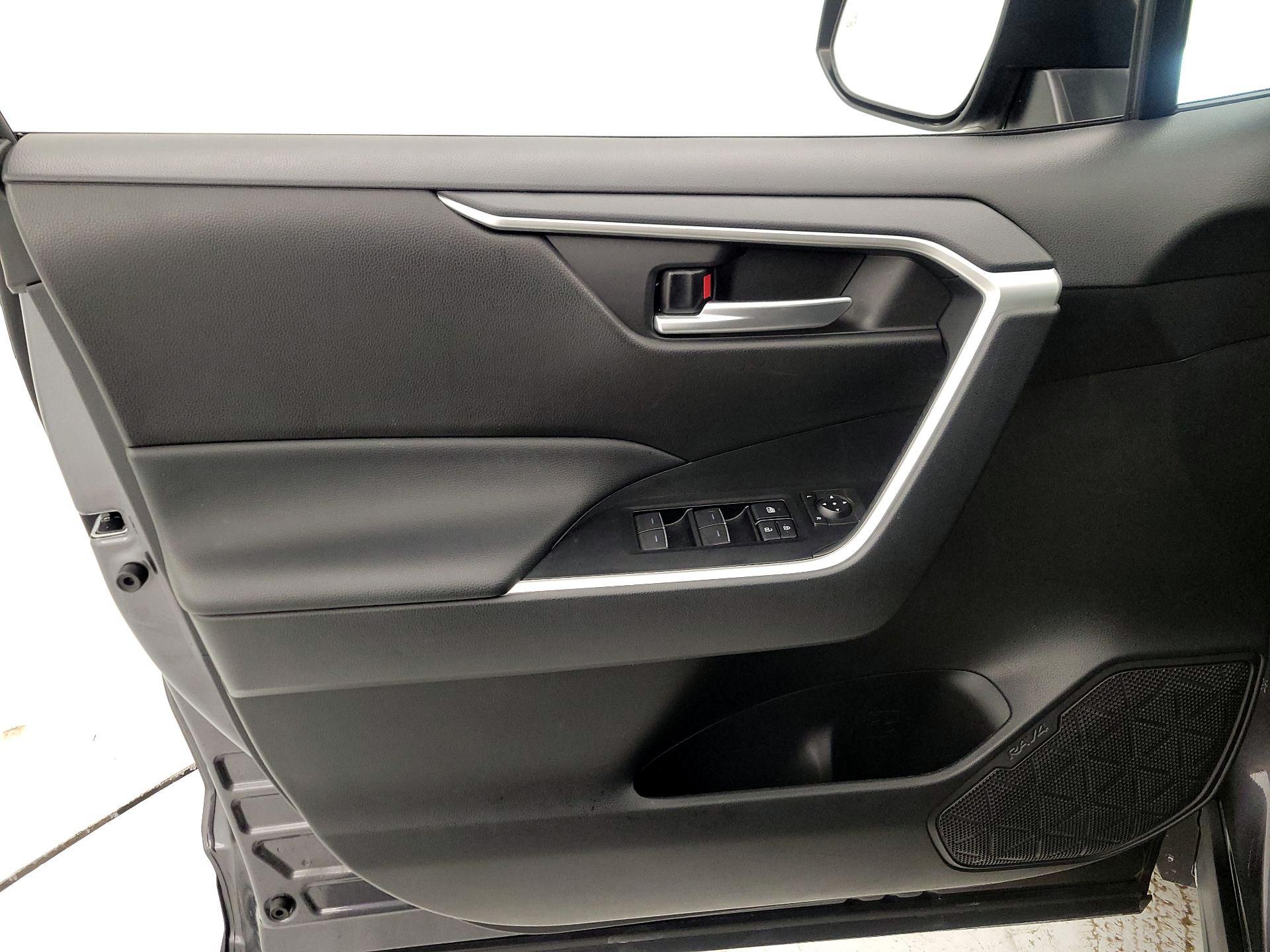 Thumbnail: 2025 Toyota RAV4 - 12