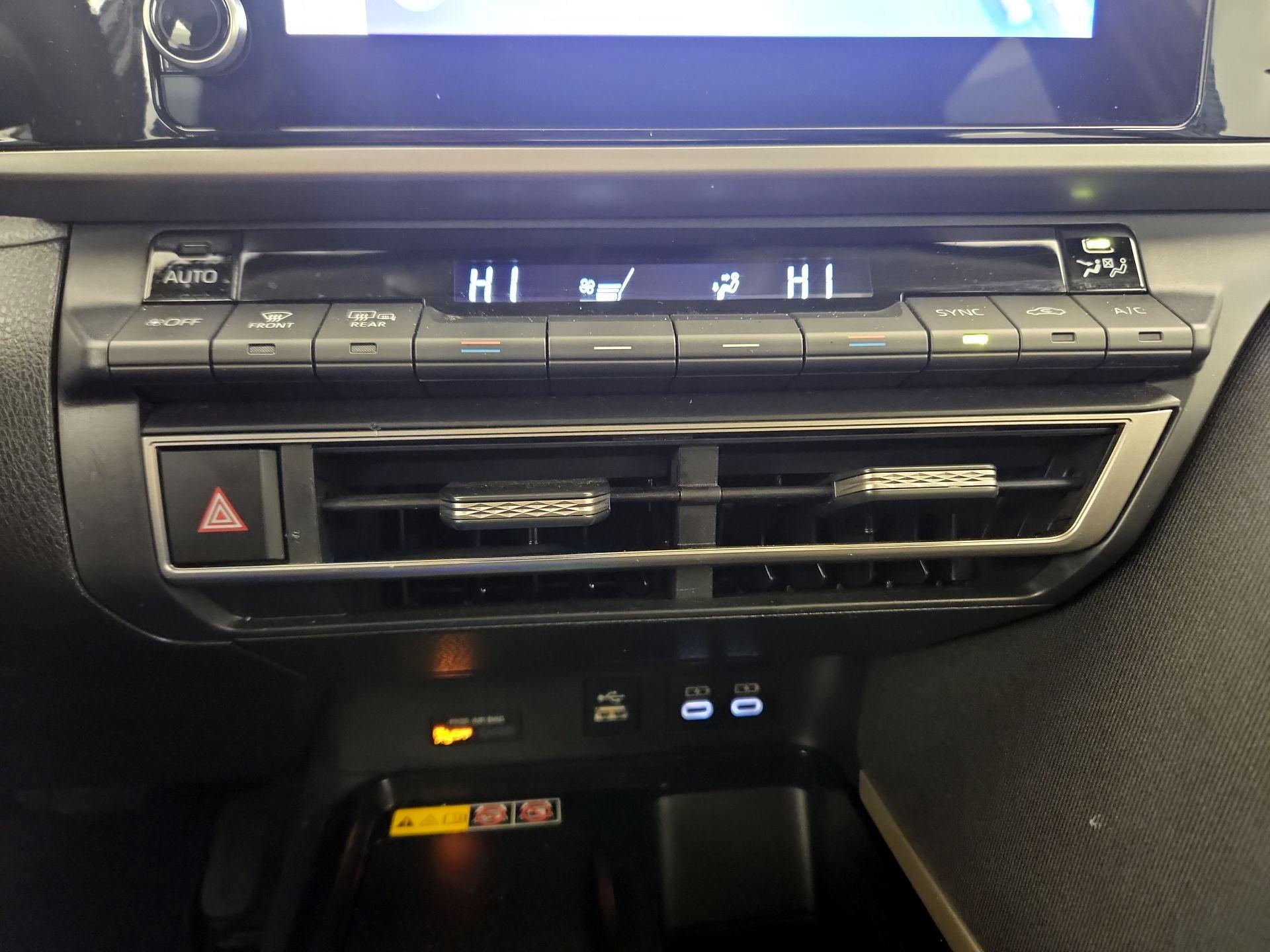 Thumbnail: 2025 Toyota Camry - 16