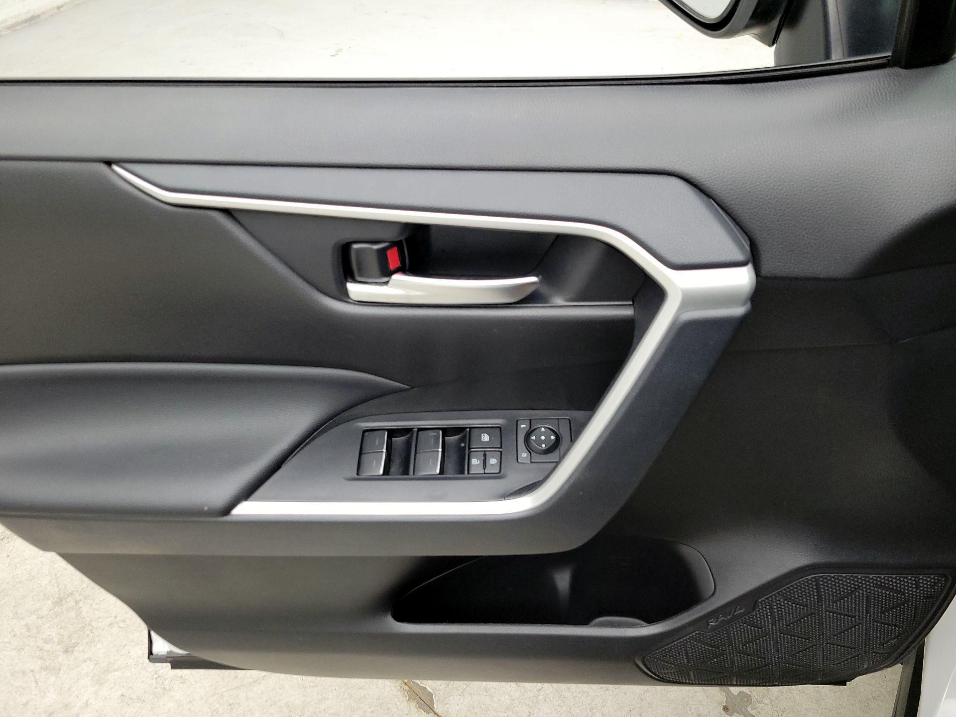 Thumbnail: 2025 Toyota RAV4 - 12