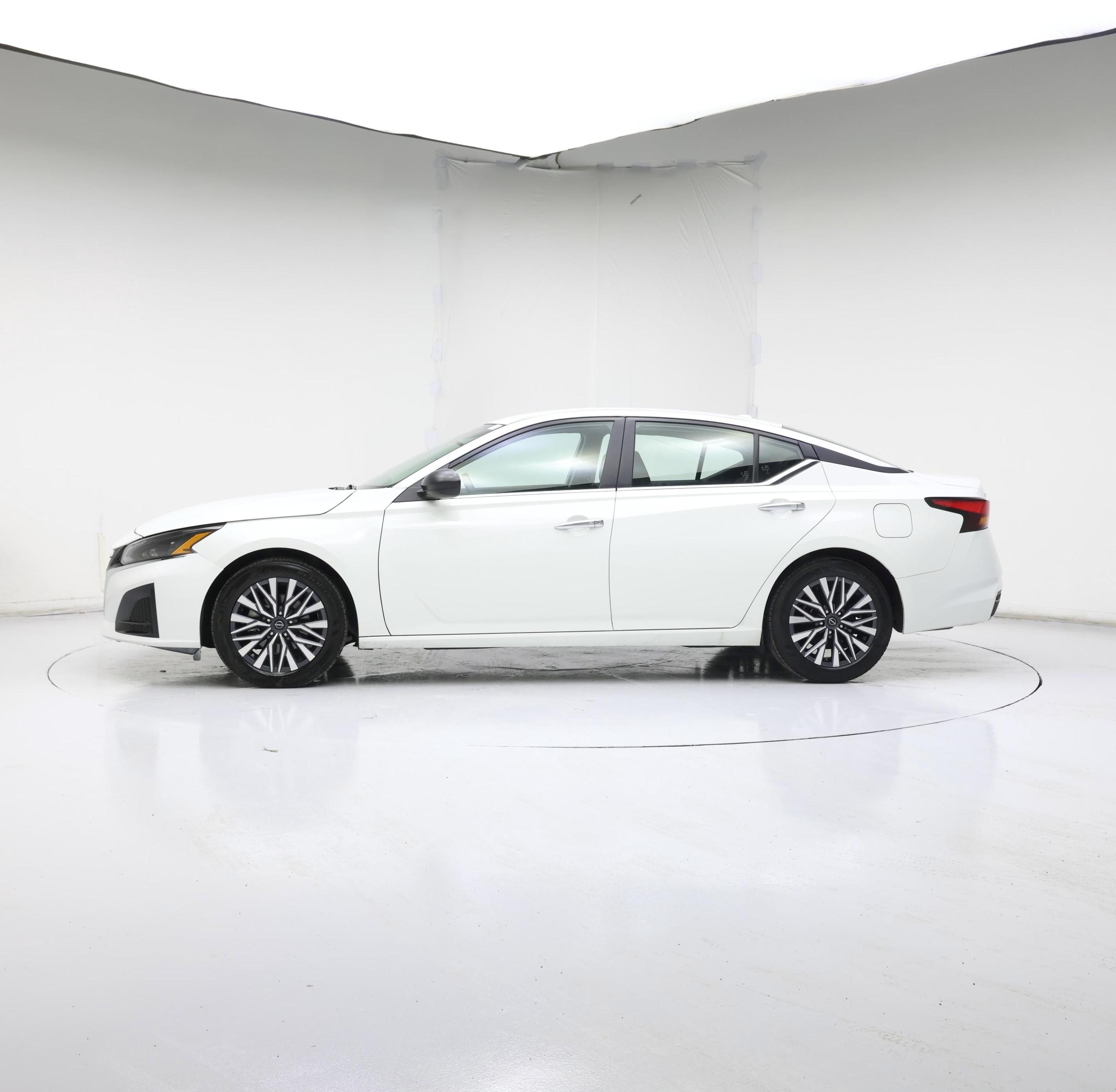 Thumbnail: 2025 Nissan Altima - 3