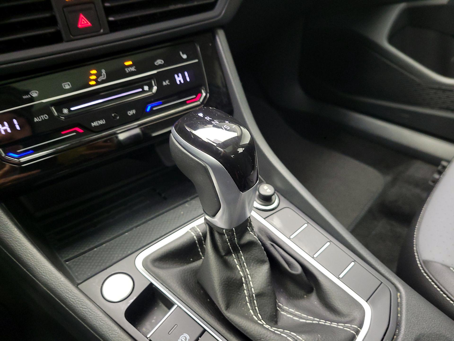 Thumbnail: 2025 Volkswagen Jetta - 16