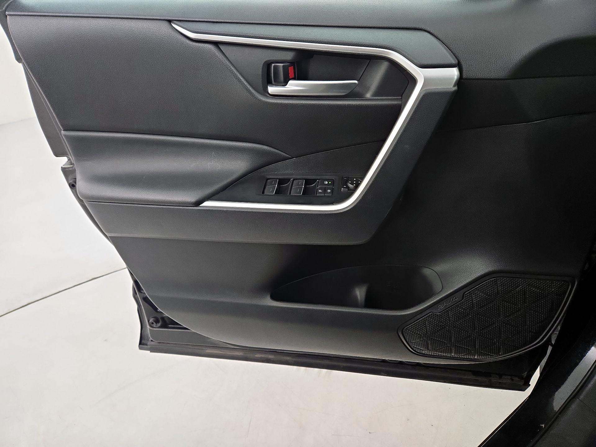 Thumbnail: 2025 Toyota RAV4 - 12