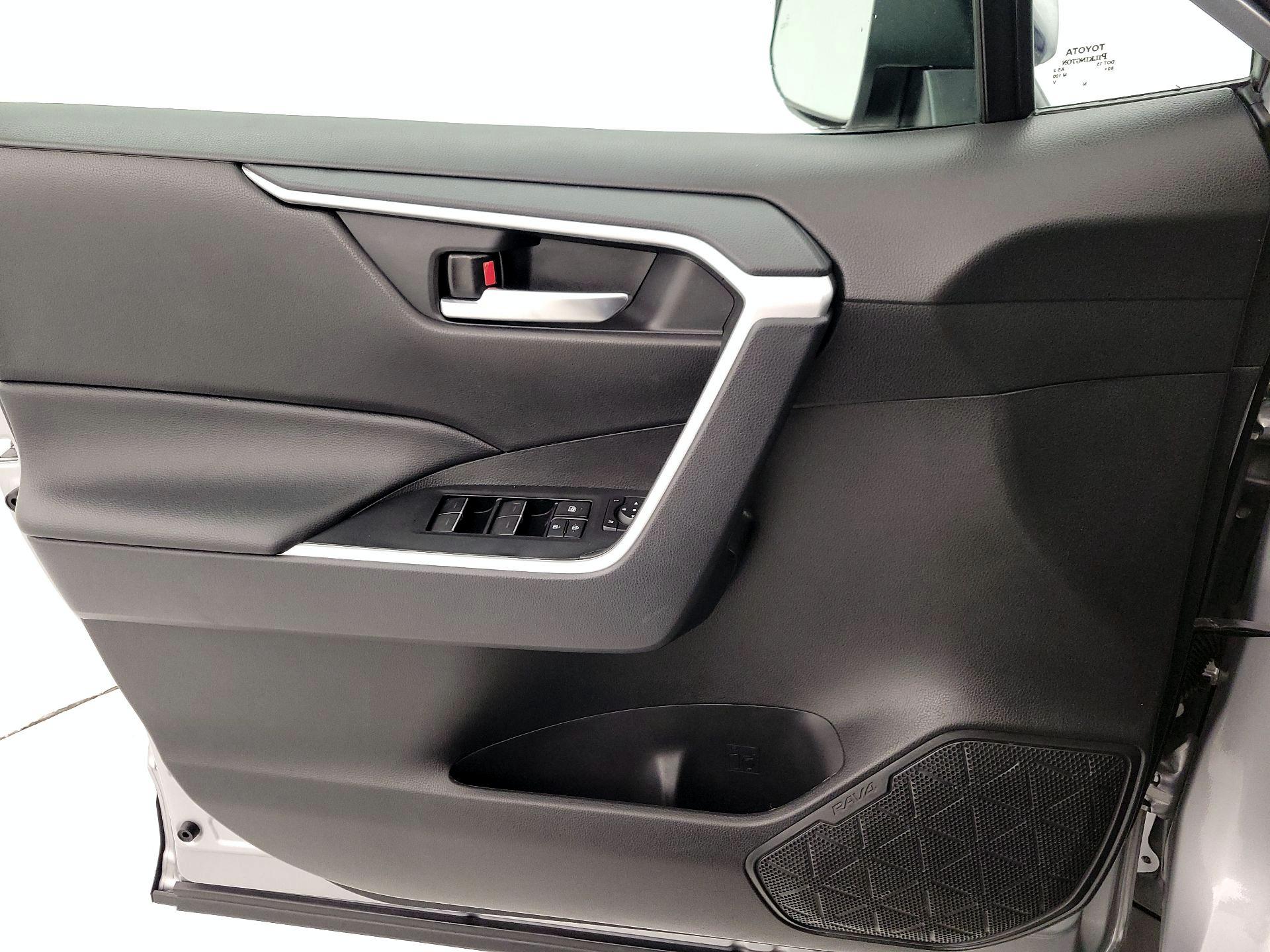 Thumbnail: 2025 Toyota RAV4 - 12