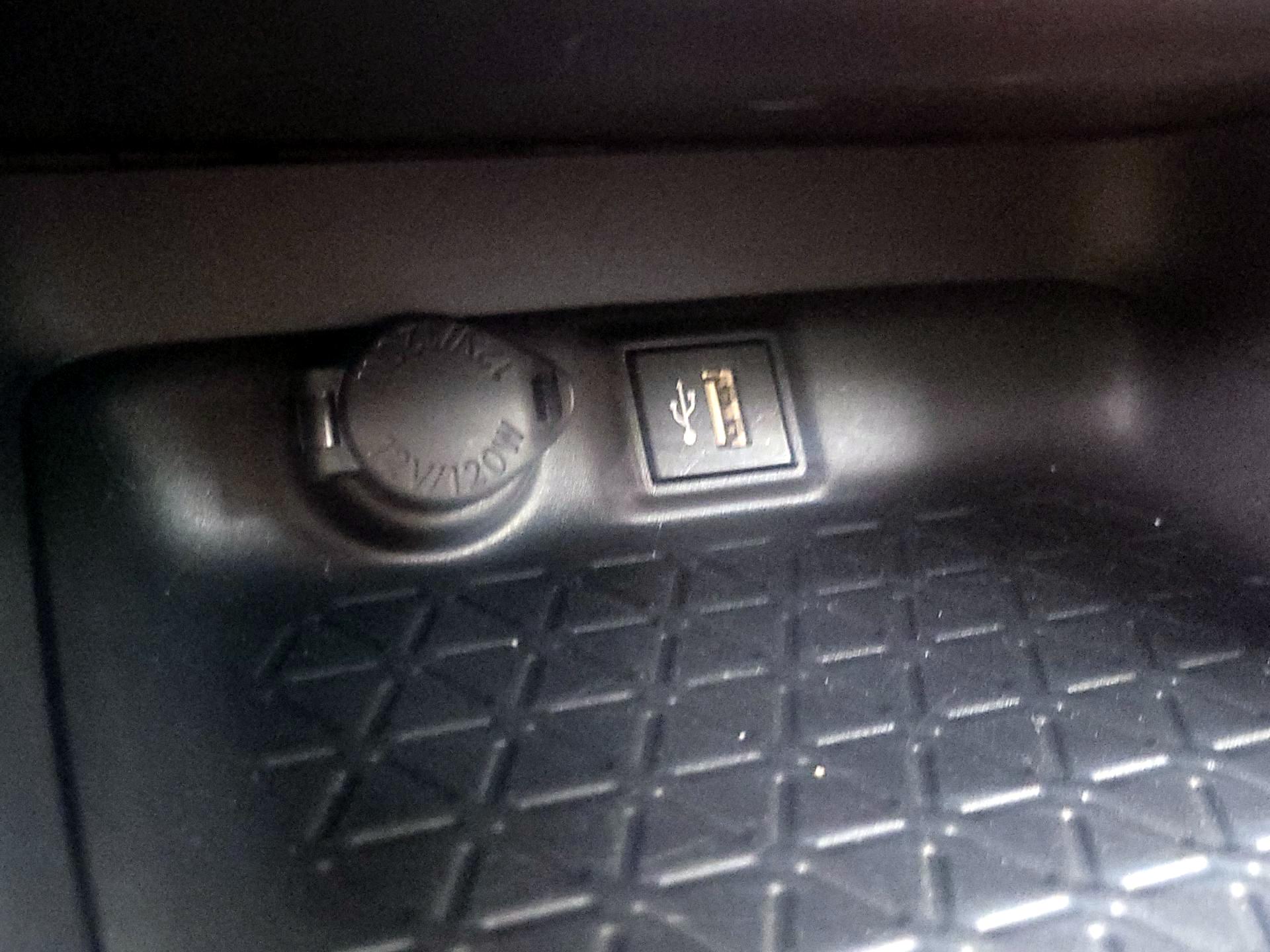 Thumbnail: 2025 Toyota RAV4 - 18