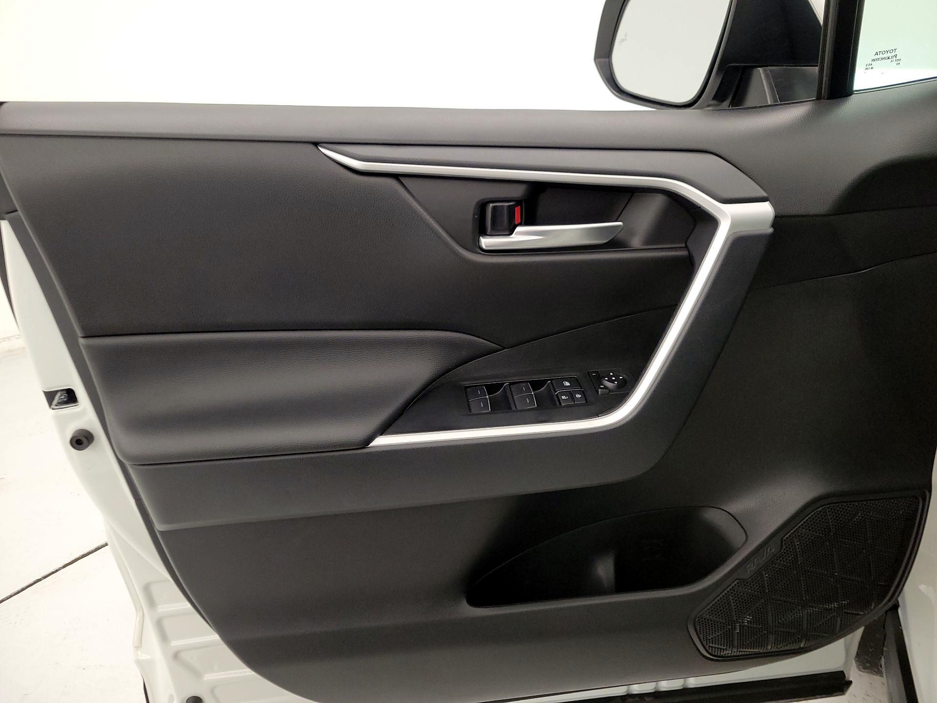 Thumbnail: 2025 Toyota RAV4 - 12