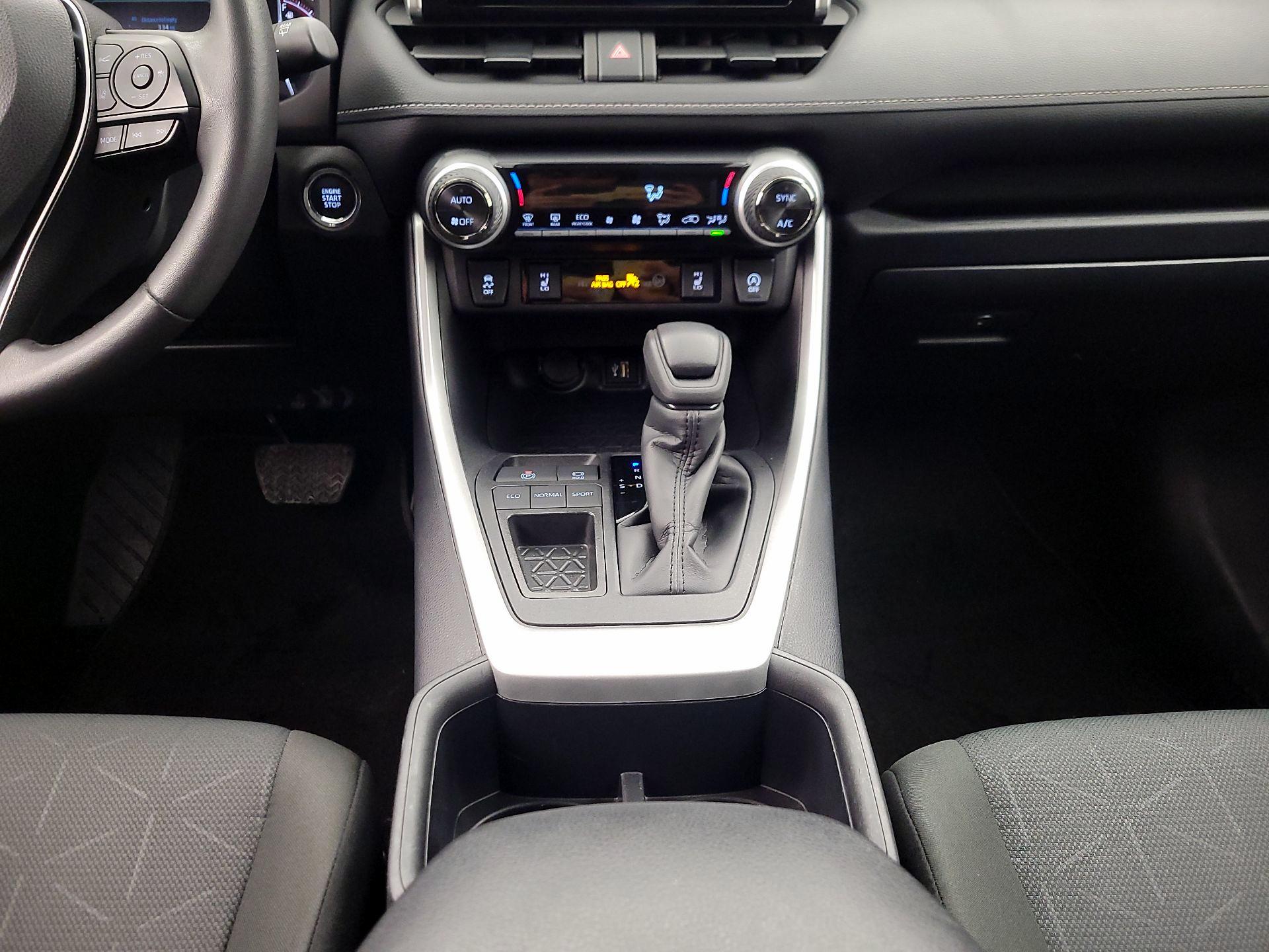 Thumbnail: 2025 Toyota RAV4 - 17