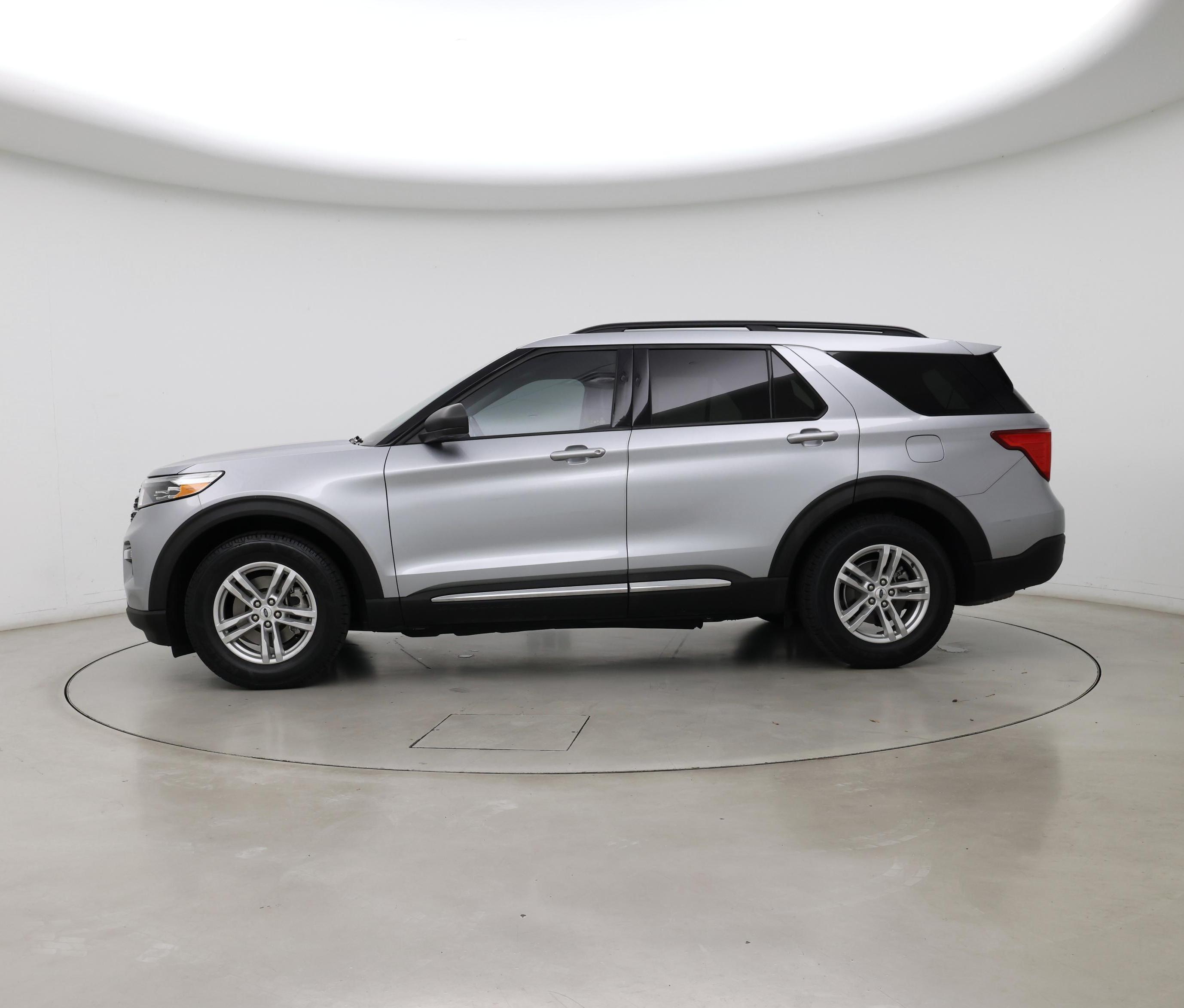 Thumbnail: 2022 Ford Explorer - 3