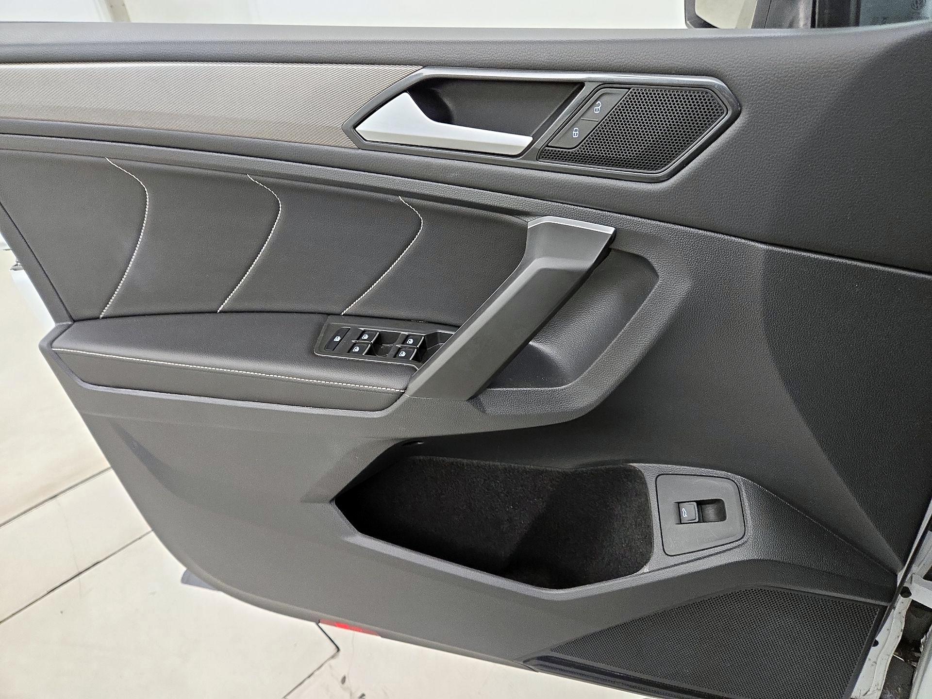 Thumbnail: 2024 Volkswagen Tiguan - 12