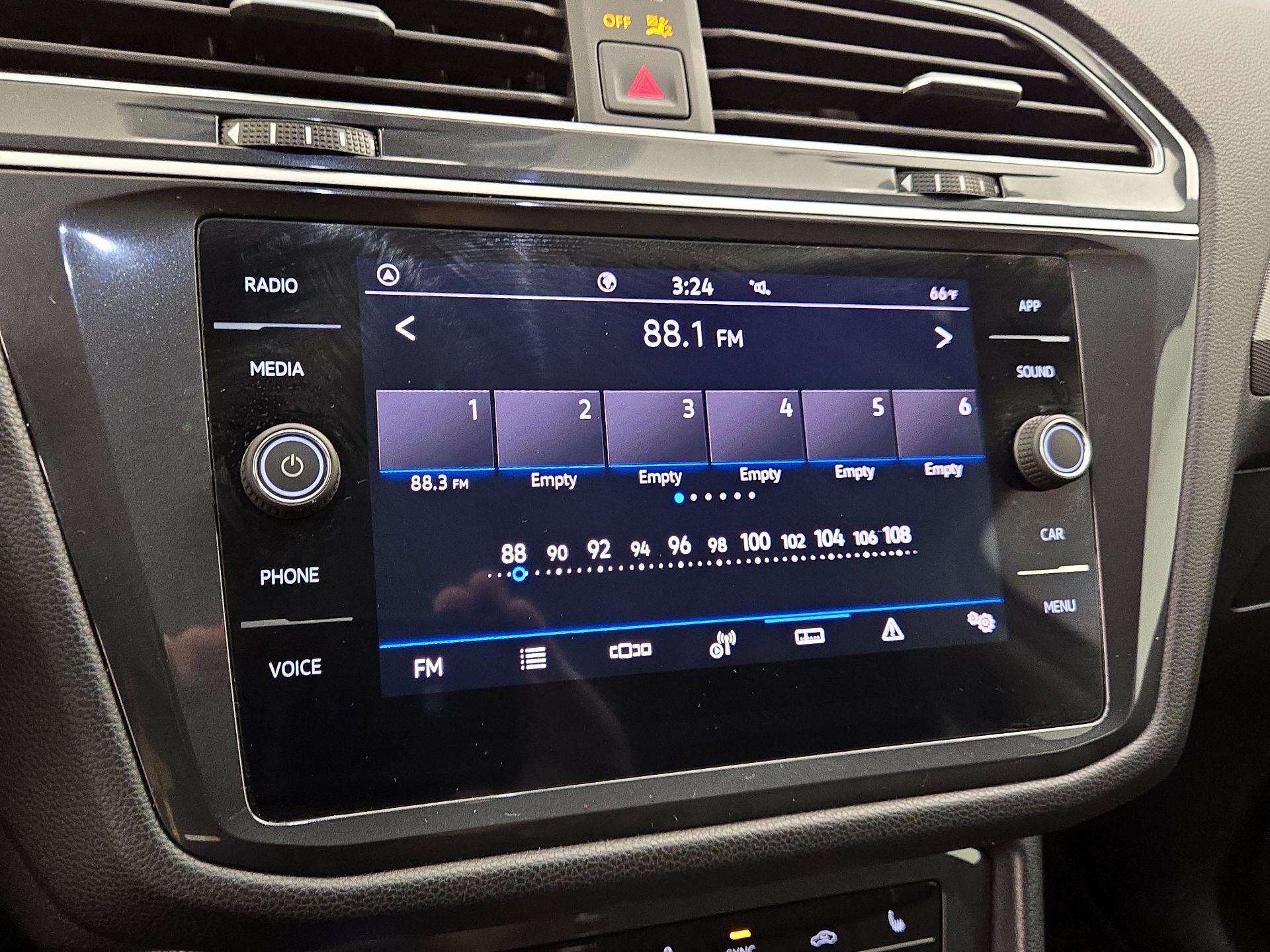 Thumbnail: 2024 Volkswagen Tiguan - 15