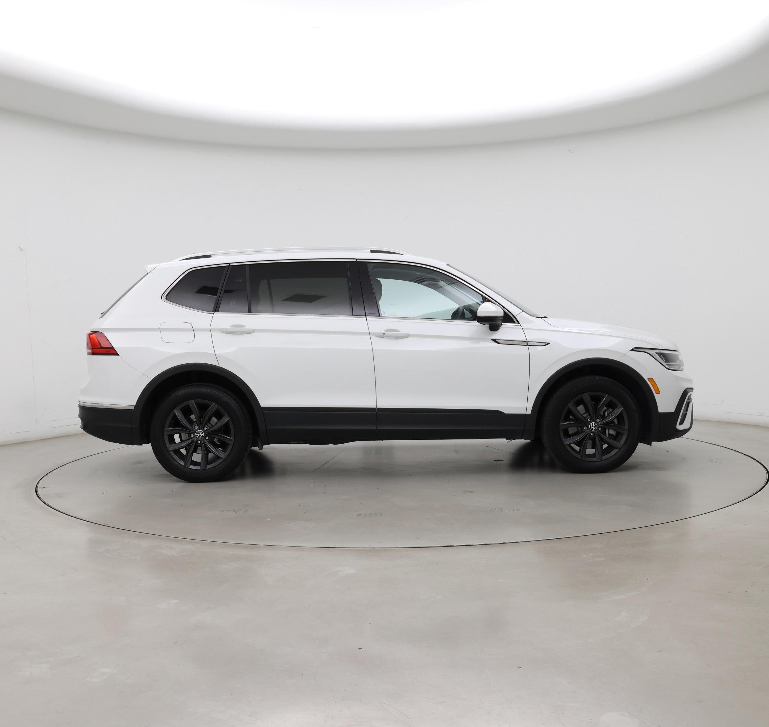 Thumbnail: 2024 Volkswagen Tiguan - 7
