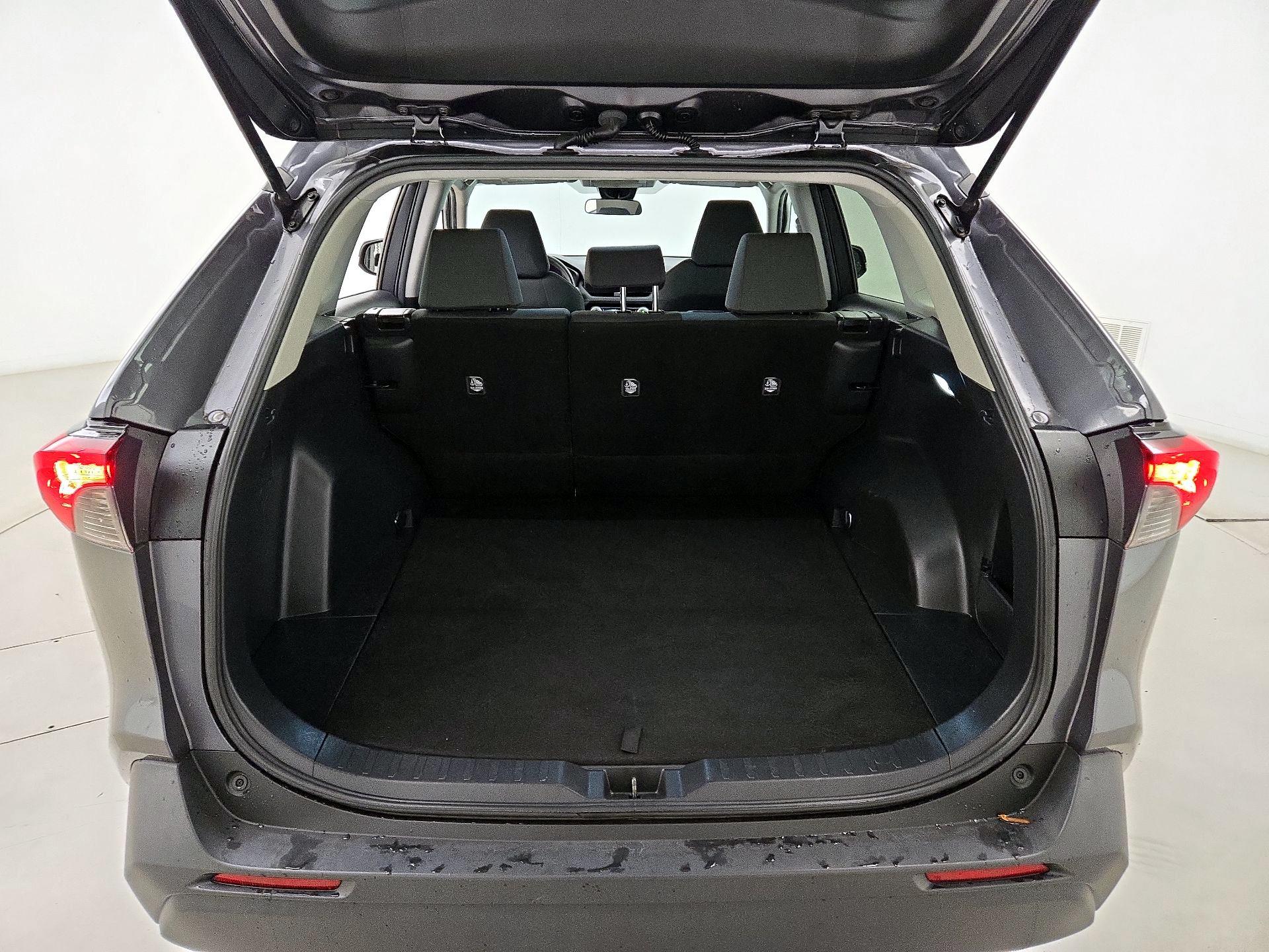 Thumbnail: 2021 Toyota RAV4 - 20