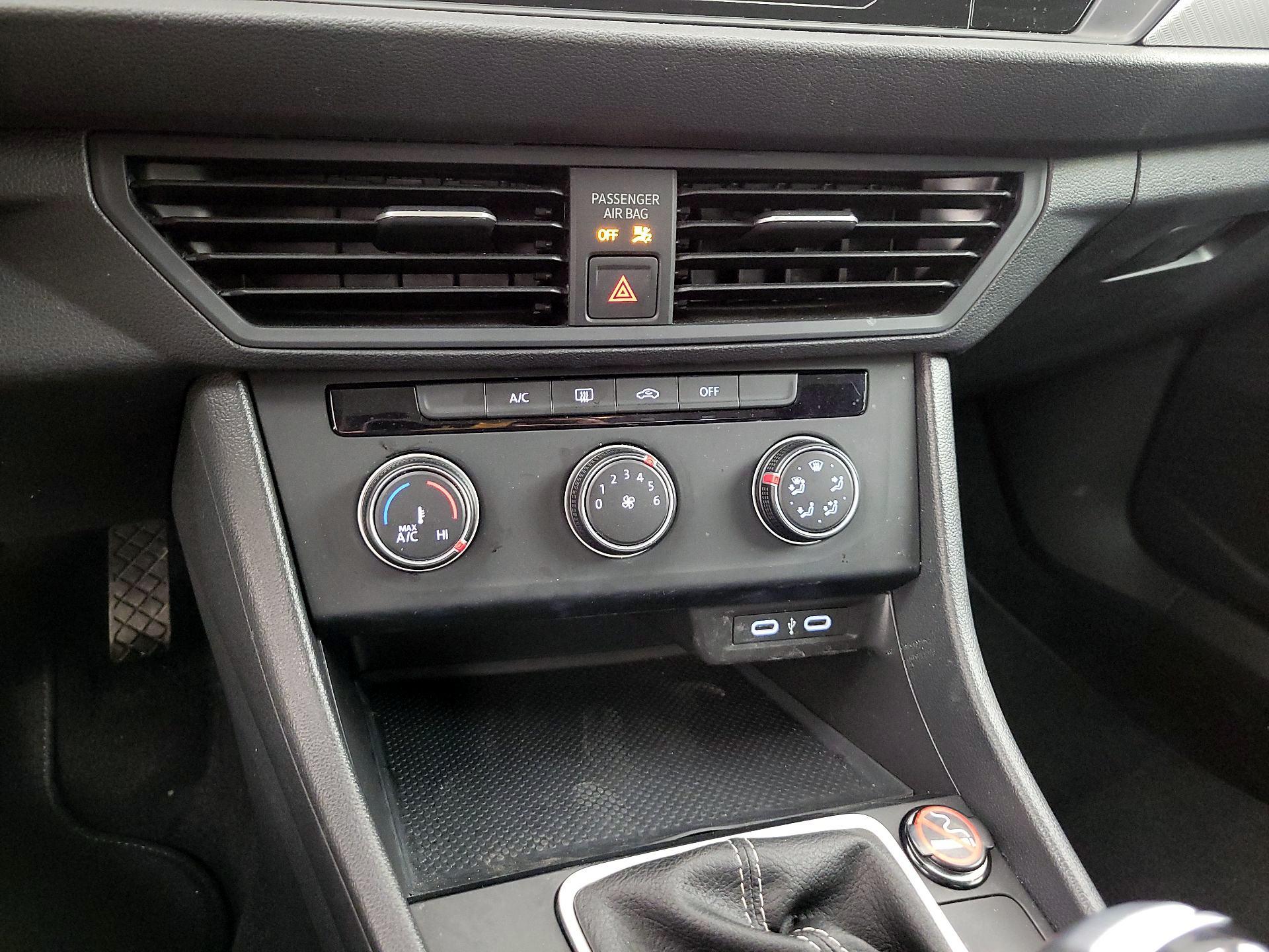 Thumbnail: 2024 Volkswagen Jetta - 16