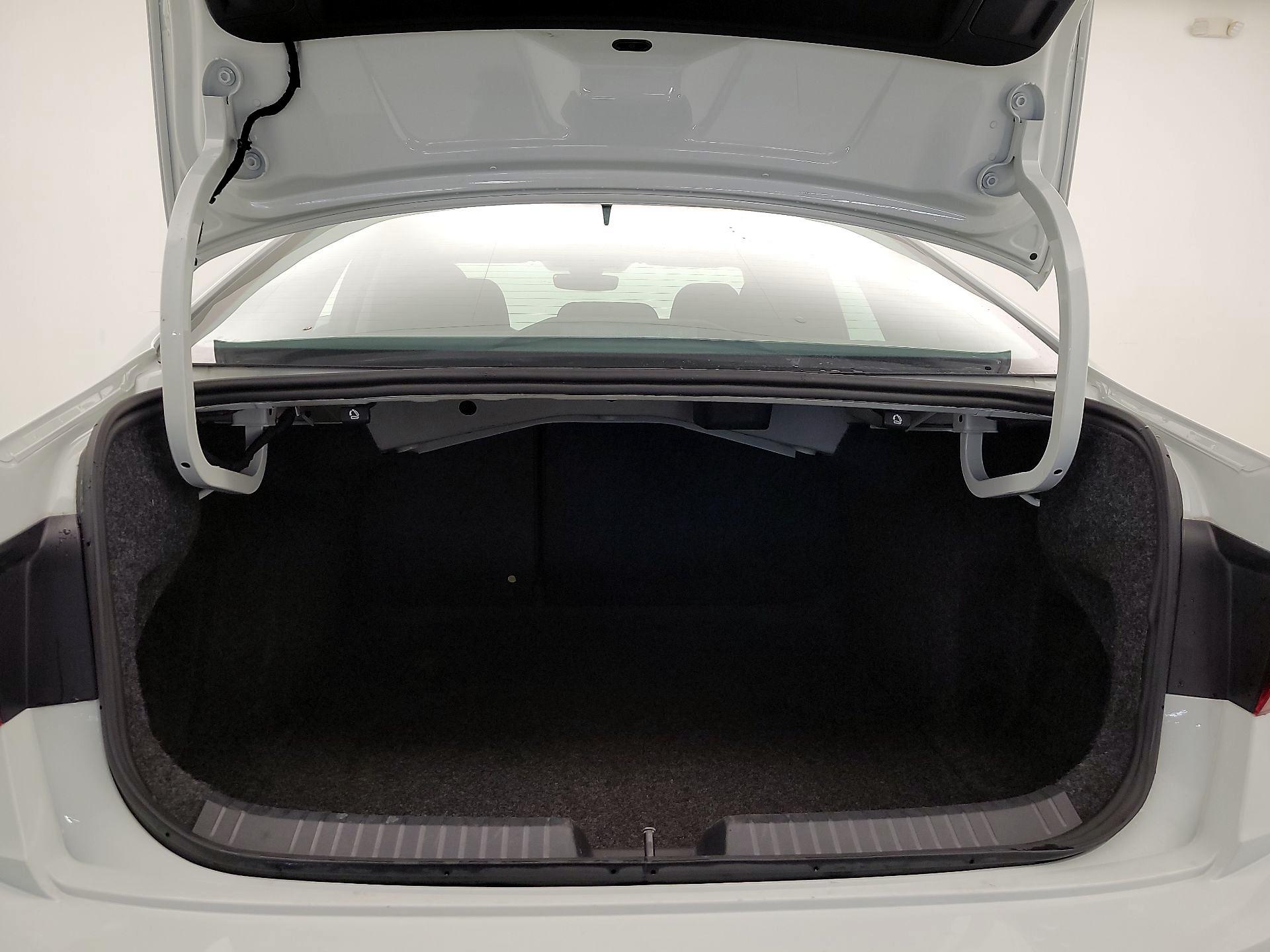 Thumbnail: 2024 Volkswagen Jetta - 20