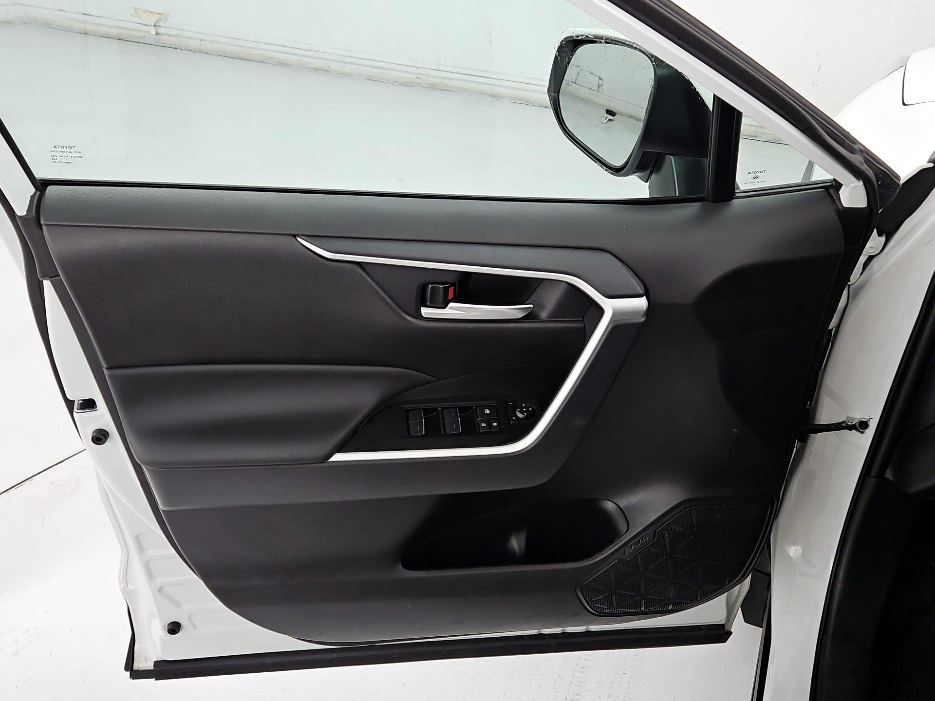 Thumbnail: 2025 Toyota RAV4 - 12