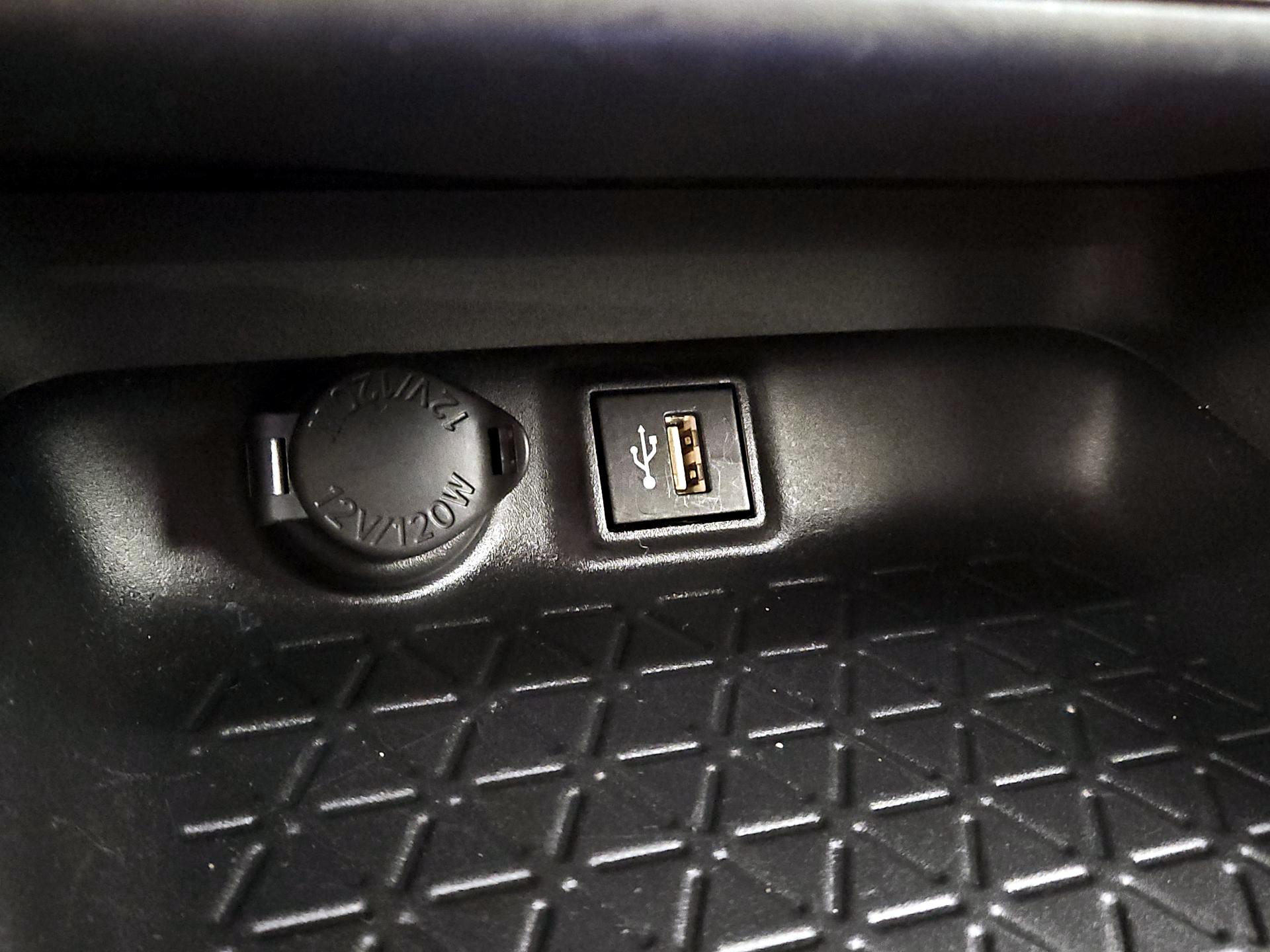 Thumbnail: 2025 Toyota RAV4 - 18