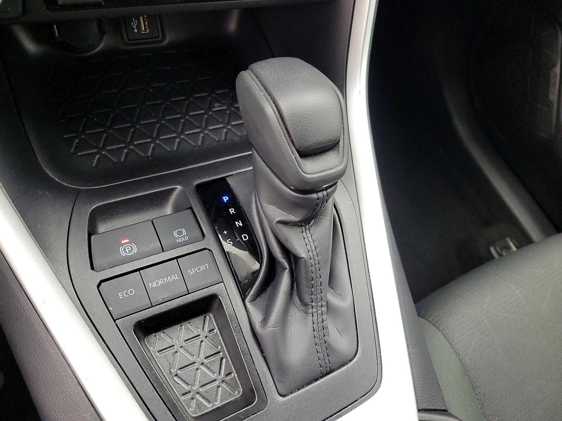 Thumbnail: 2025 Toyota RAV4 - 17