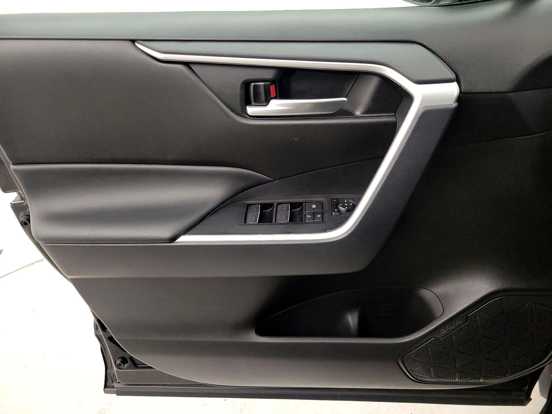 Thumbnail: 2025 Toyota RAV4 - 12