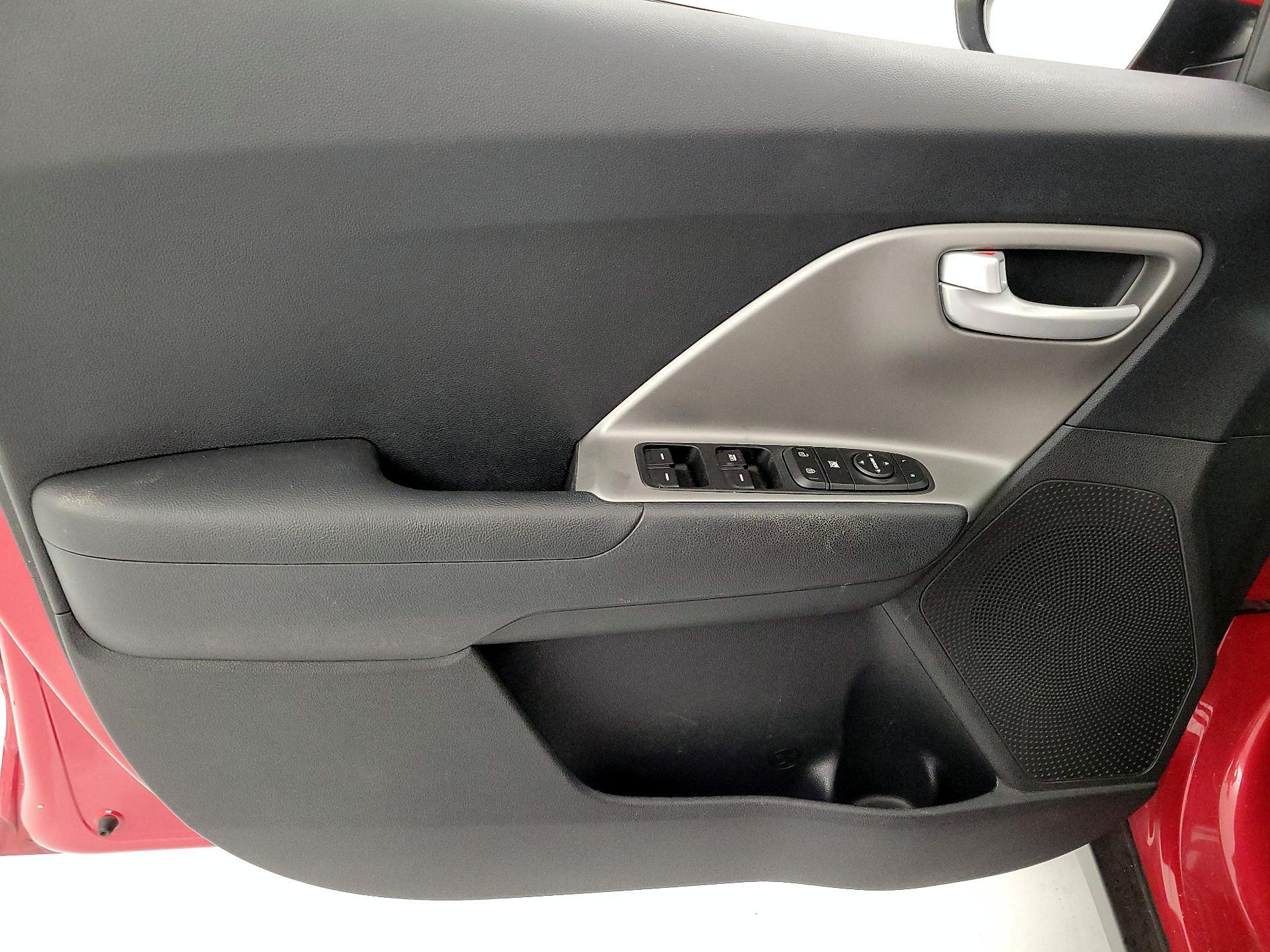 Thumbnail: 2019 Kia Niro - 12