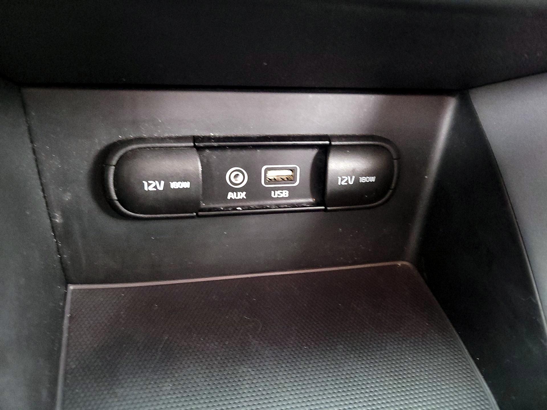 Thumbnail: 2019 Kia Niro - 18