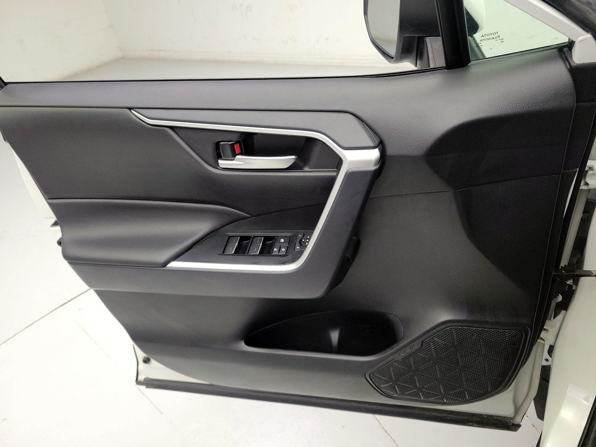 Thumbnail: 2025 Toyota RAV4 - 12