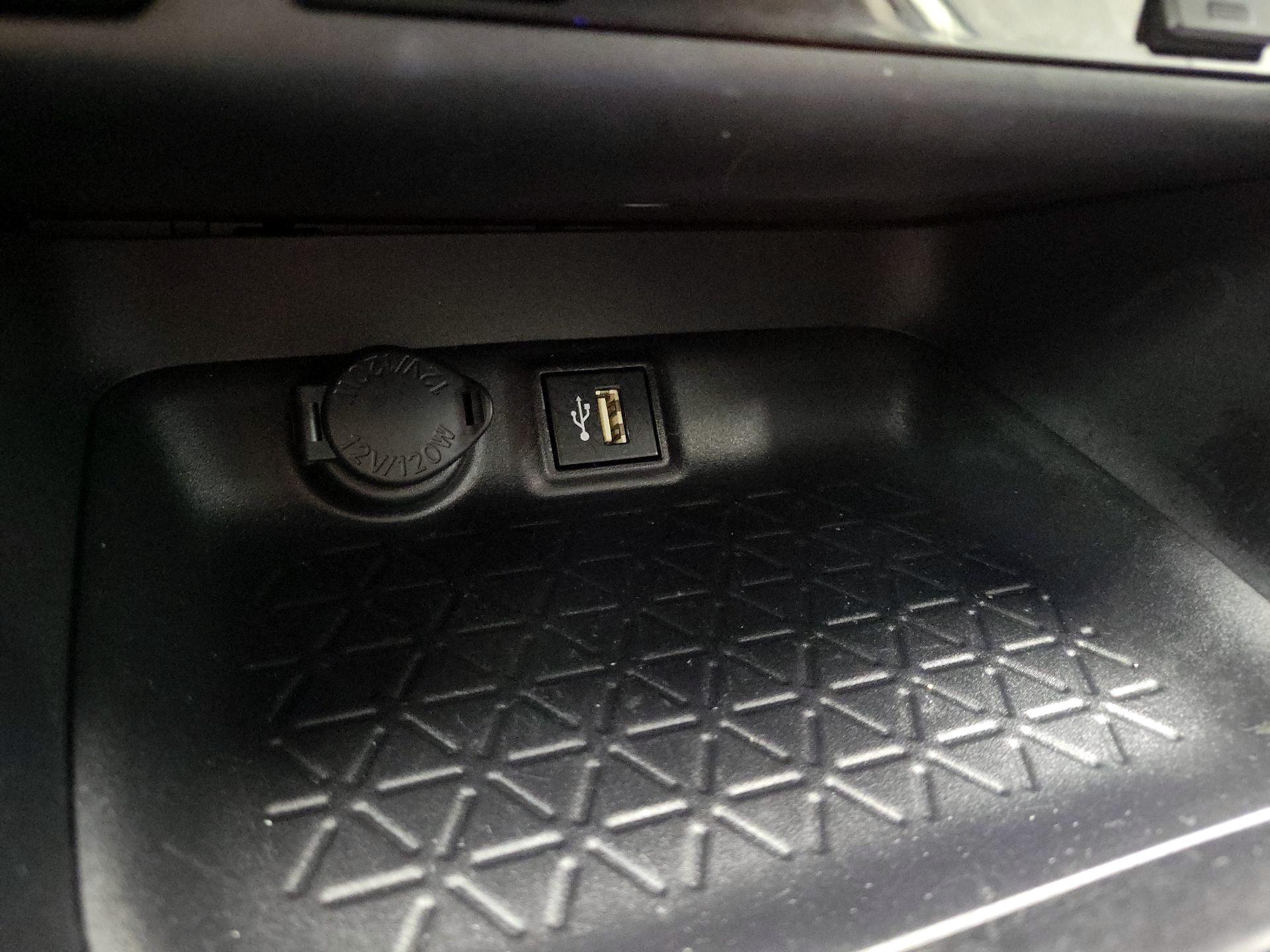 Thumbnail: 2025 Toyota RAV4 - 18