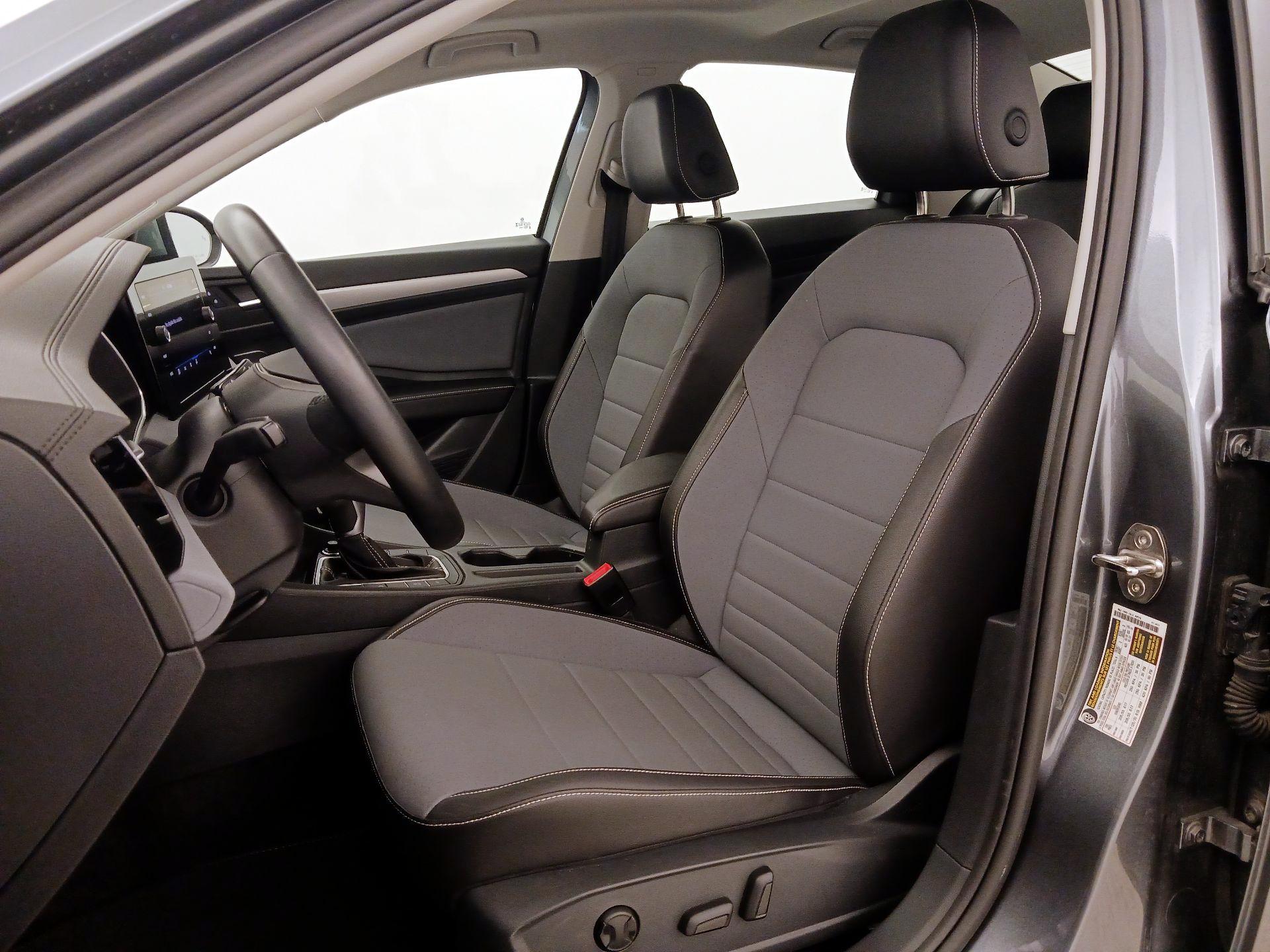 Thumbnail: 2025 Volkswagen Jetta - 11