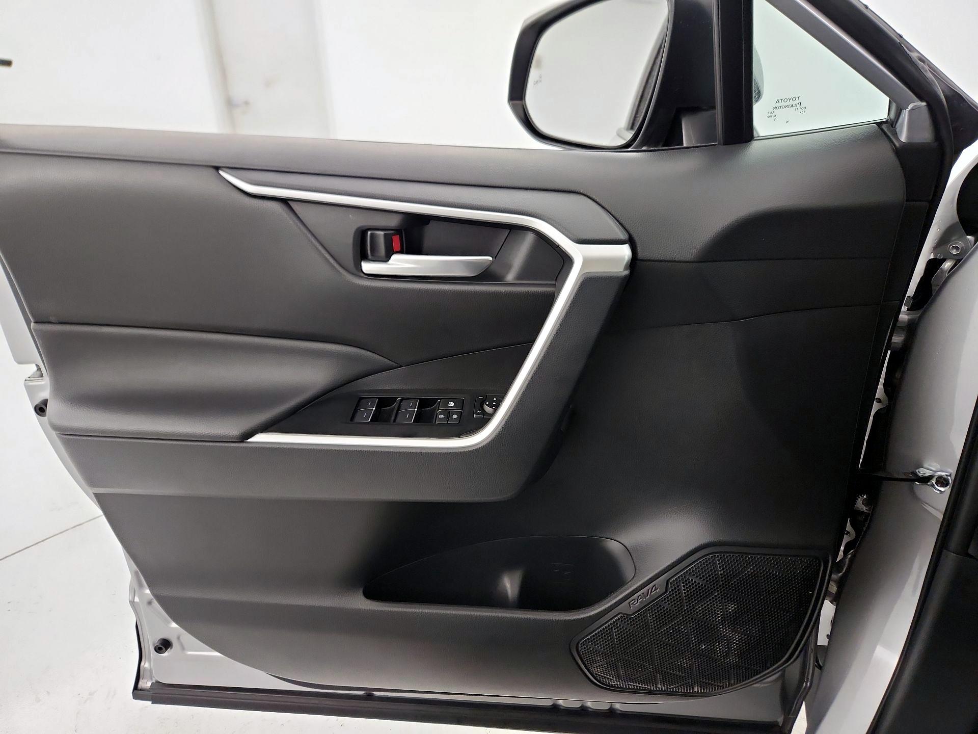 Thumbnail: 2025 Toyota RAV4 - 12