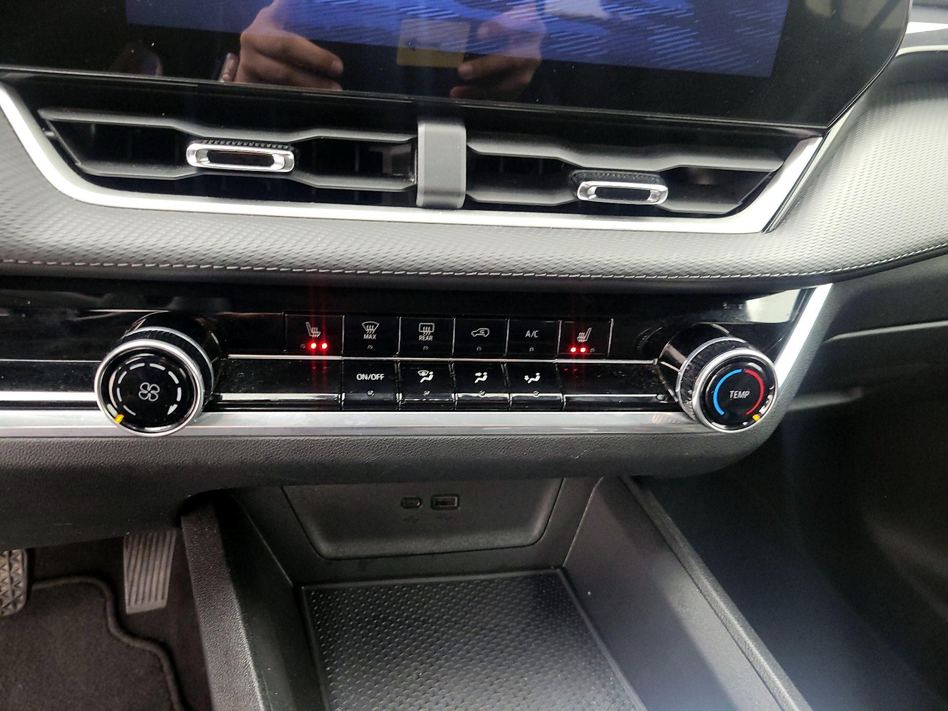 Thumbnail: 2025 Chevrolet Equinox - 16