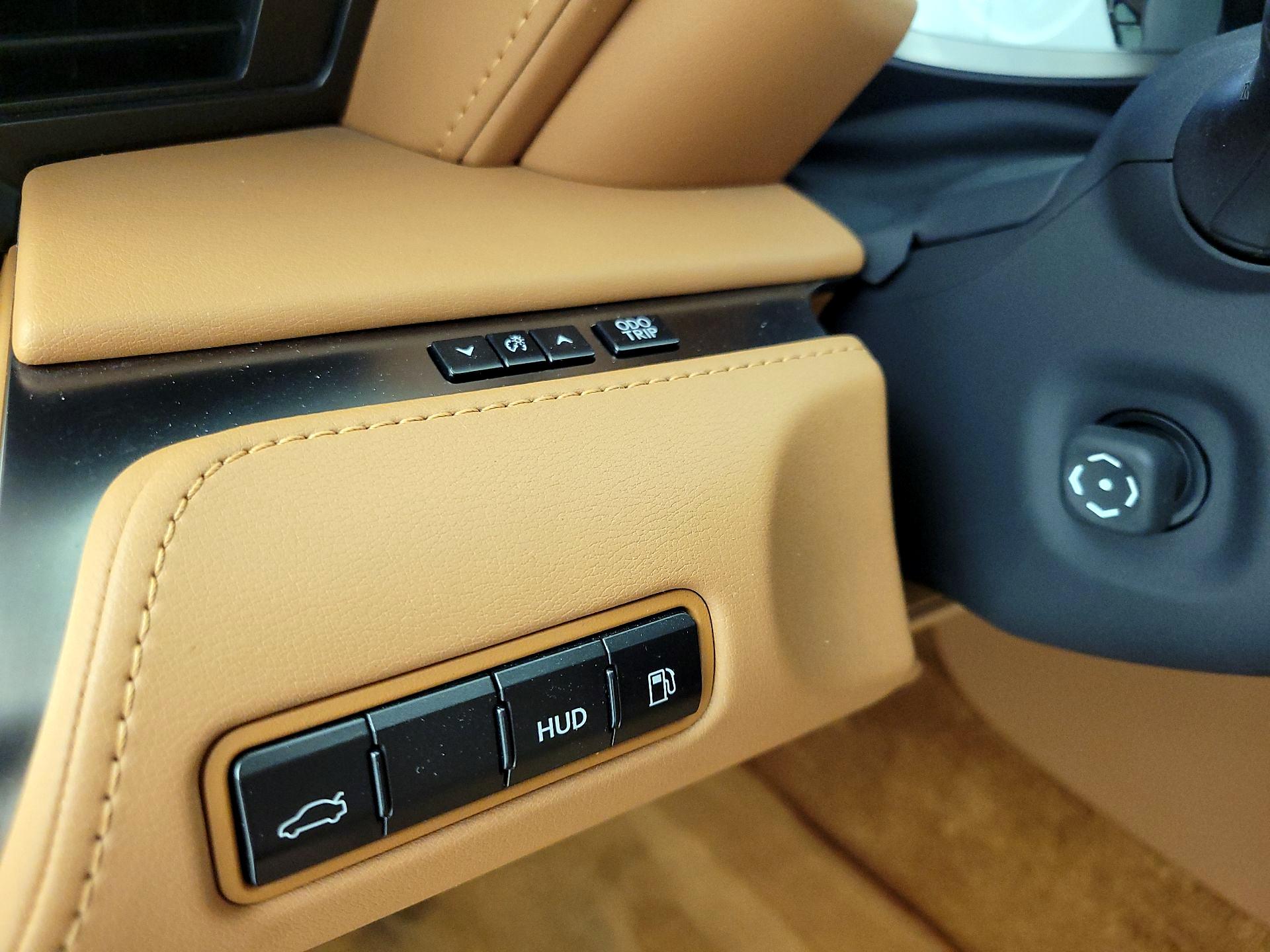 Thumbnail: 2021 Lexus LC - 13