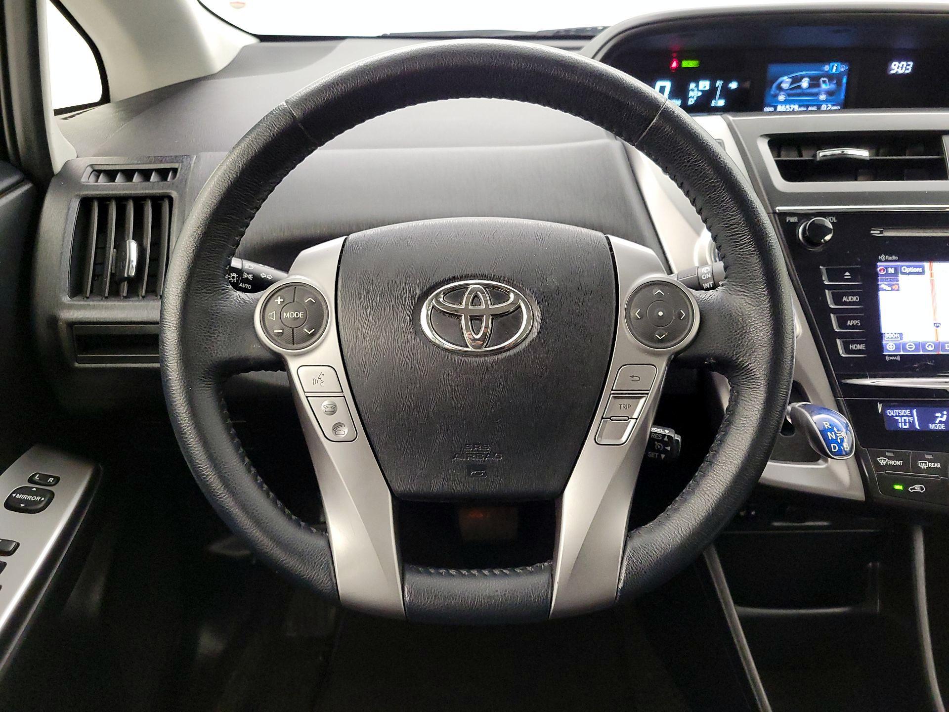 Thumbnail: 2016 Toyota Prius v - 10