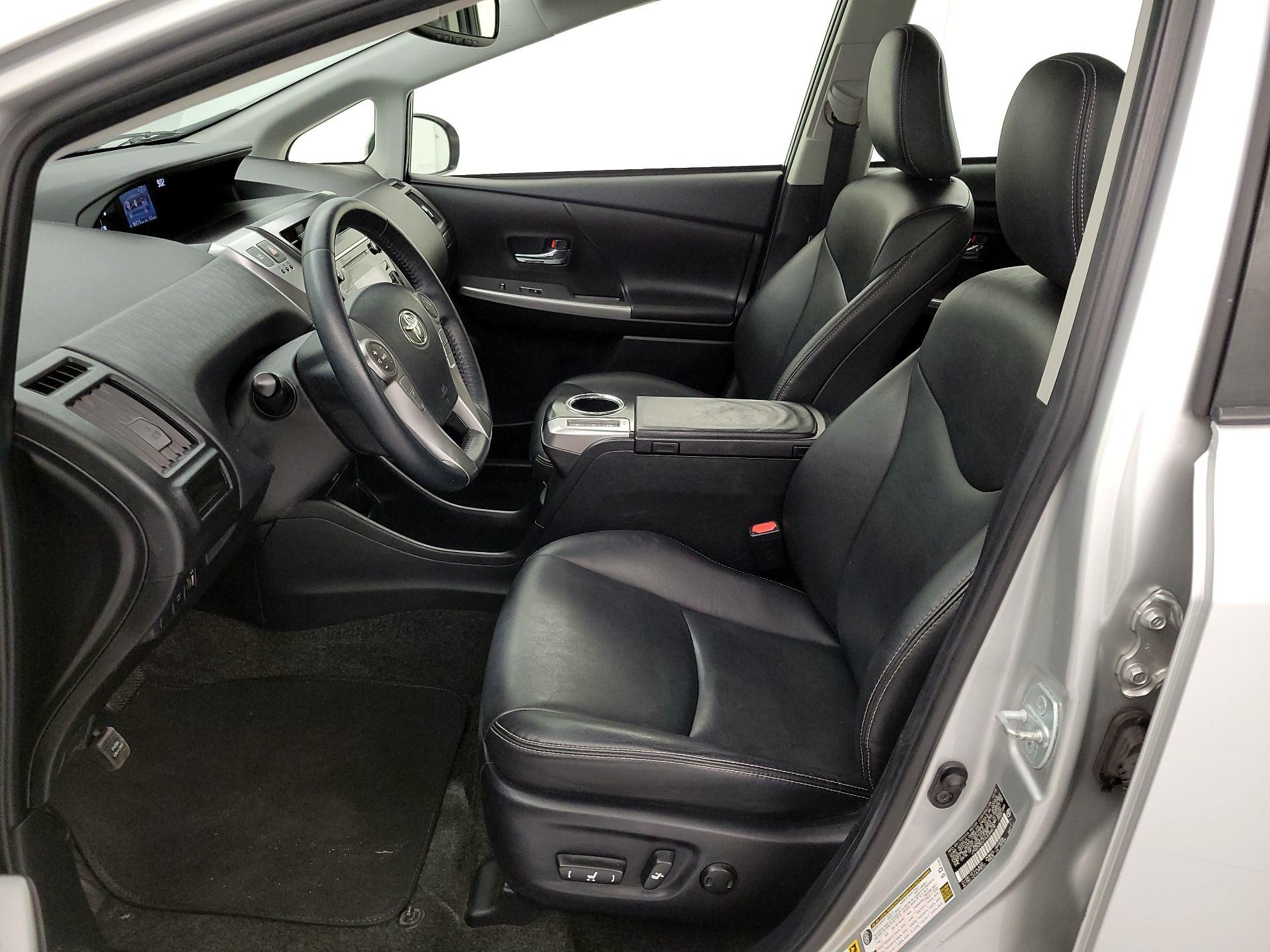 Thumbnail: 2016 Toyota Prius v - 11