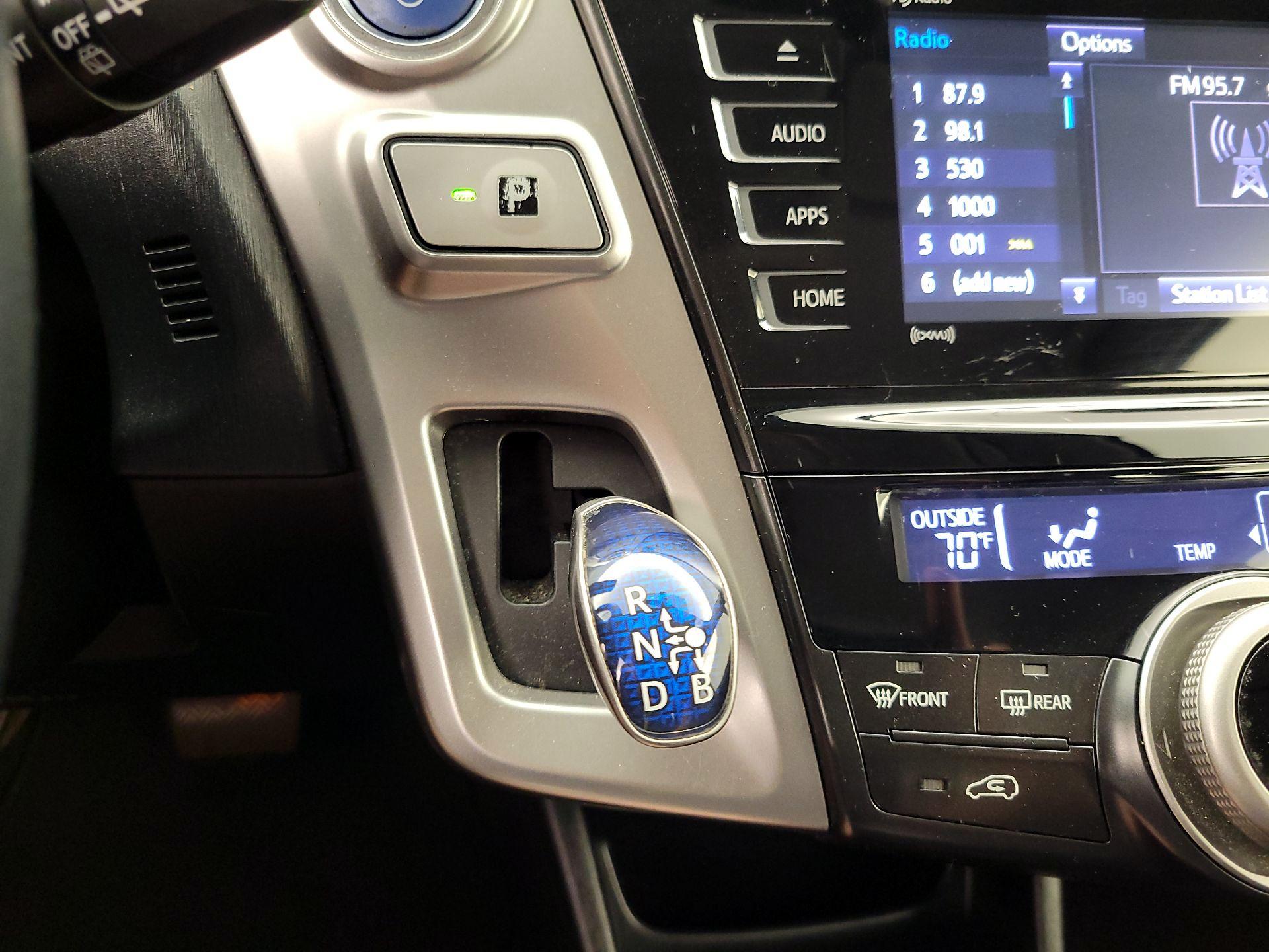 Thumbnail: 2016 Toyota Prius v - 18