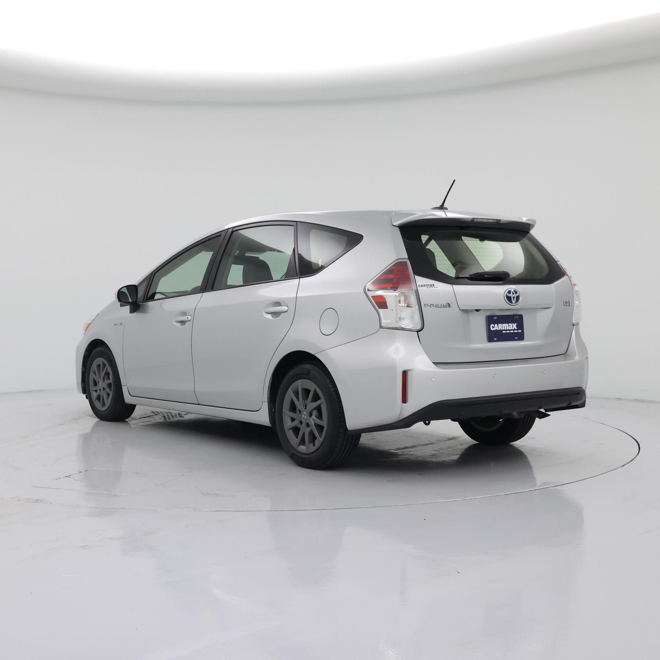 Thumbnail: 2016 Toyota Prius v - 2