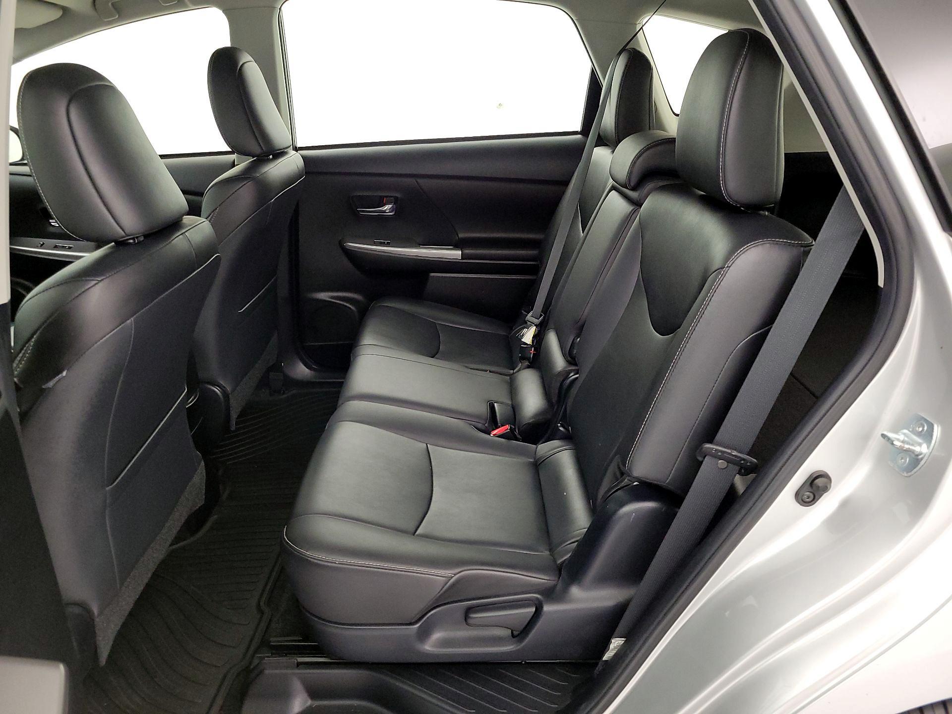 Thumbnail: 2016 Toyota Prius v - 20