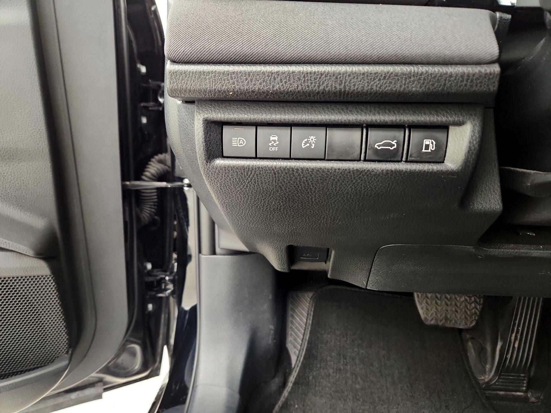 Thumbnail: 2025 Toyota Camry - 11