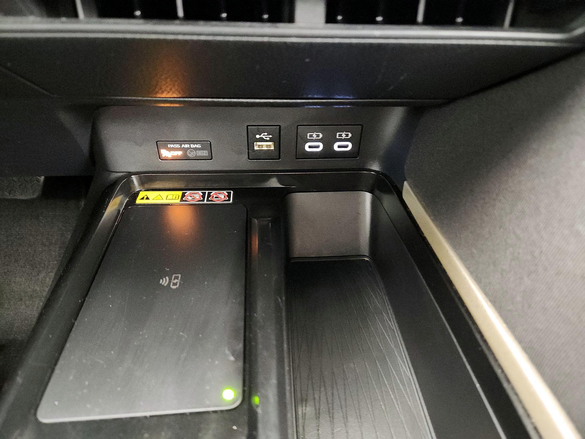 Thumbnail: 2025 Toyota Camry - 16