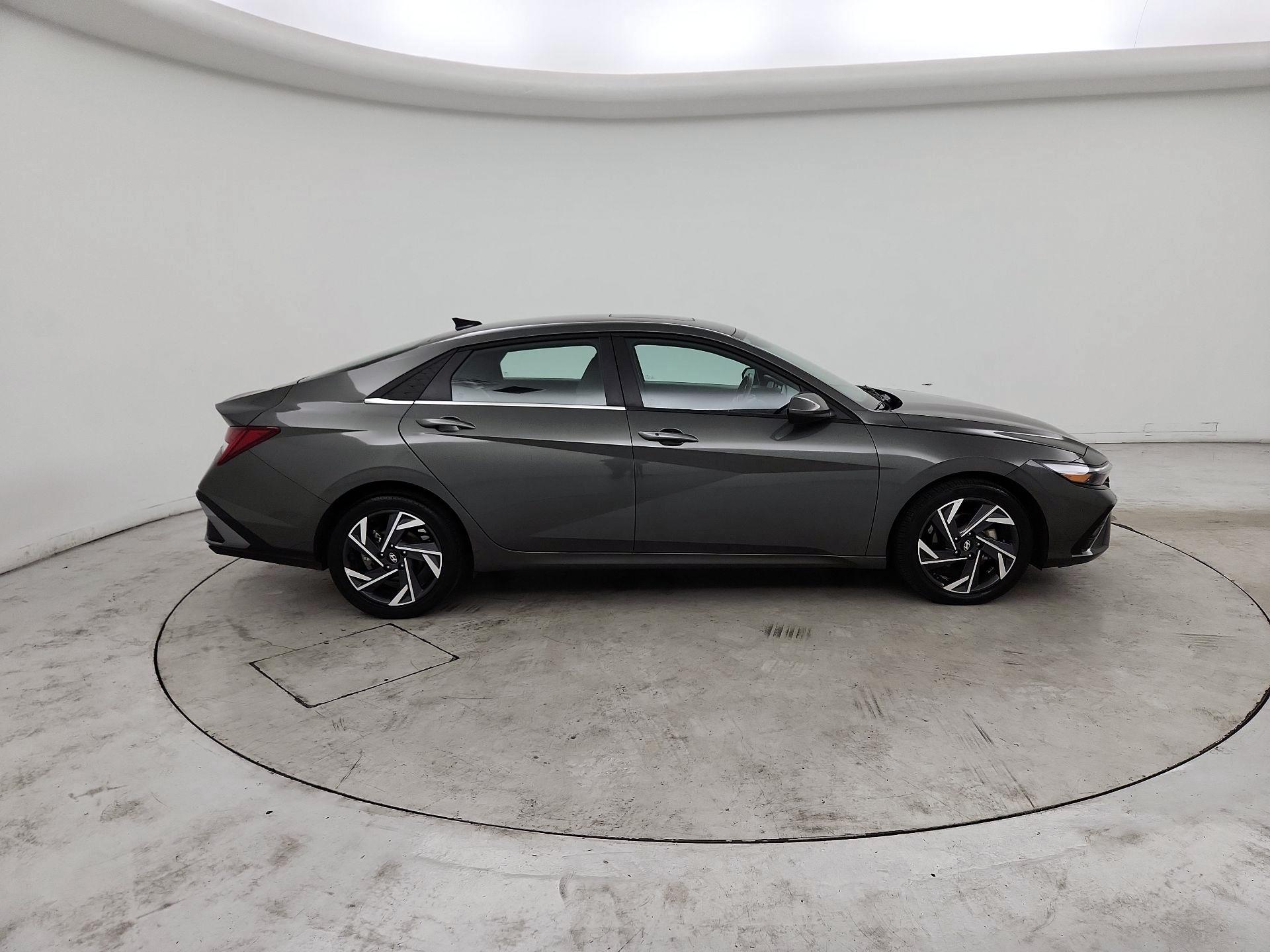 Thumbnail: 2025 Hyundai Elantra - 4