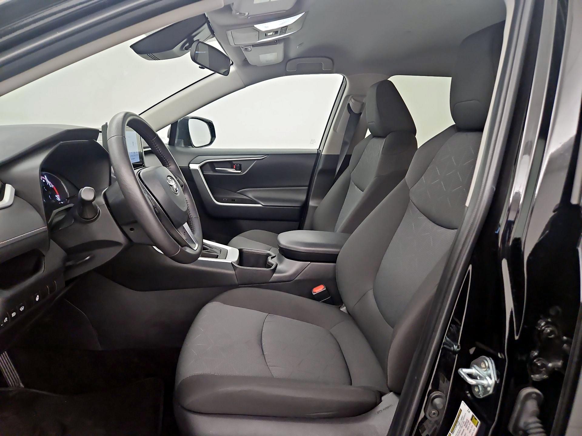 Thumbnail: 2025 Toyota RAV4 - 11