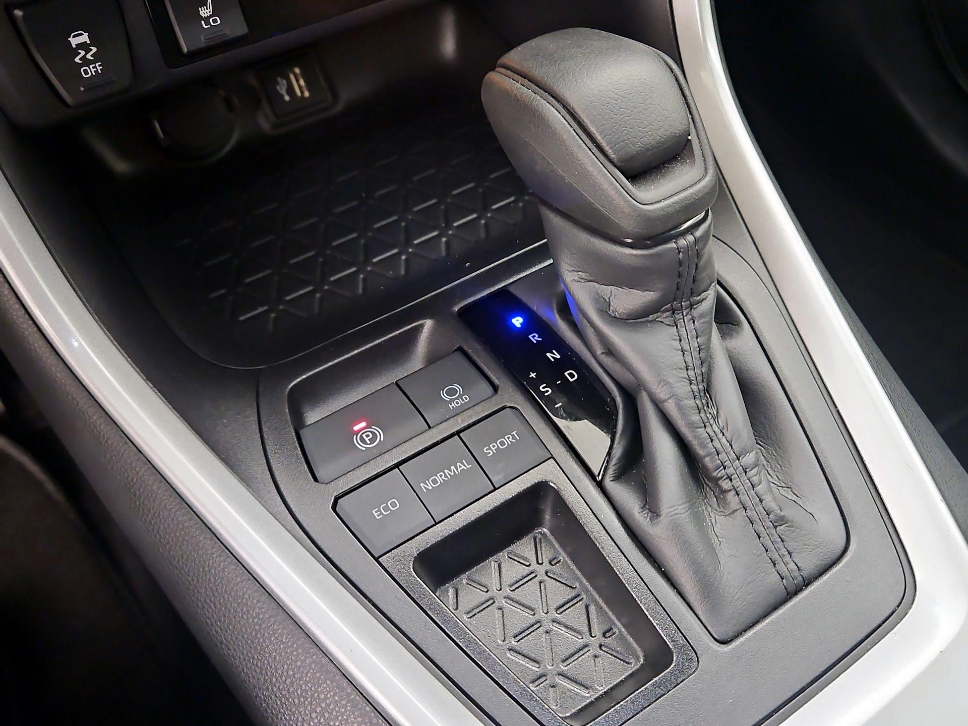 Thumbnail: 2025 Toyota RAV4 - 17