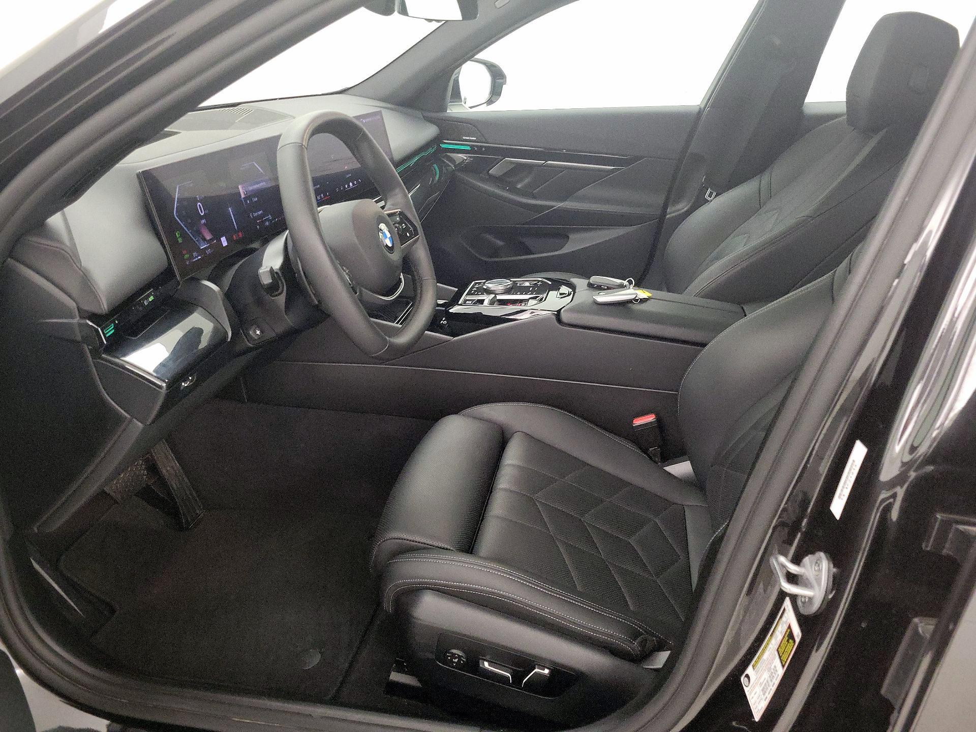 Thumbnail: 2025 BMW 5 Series - 11